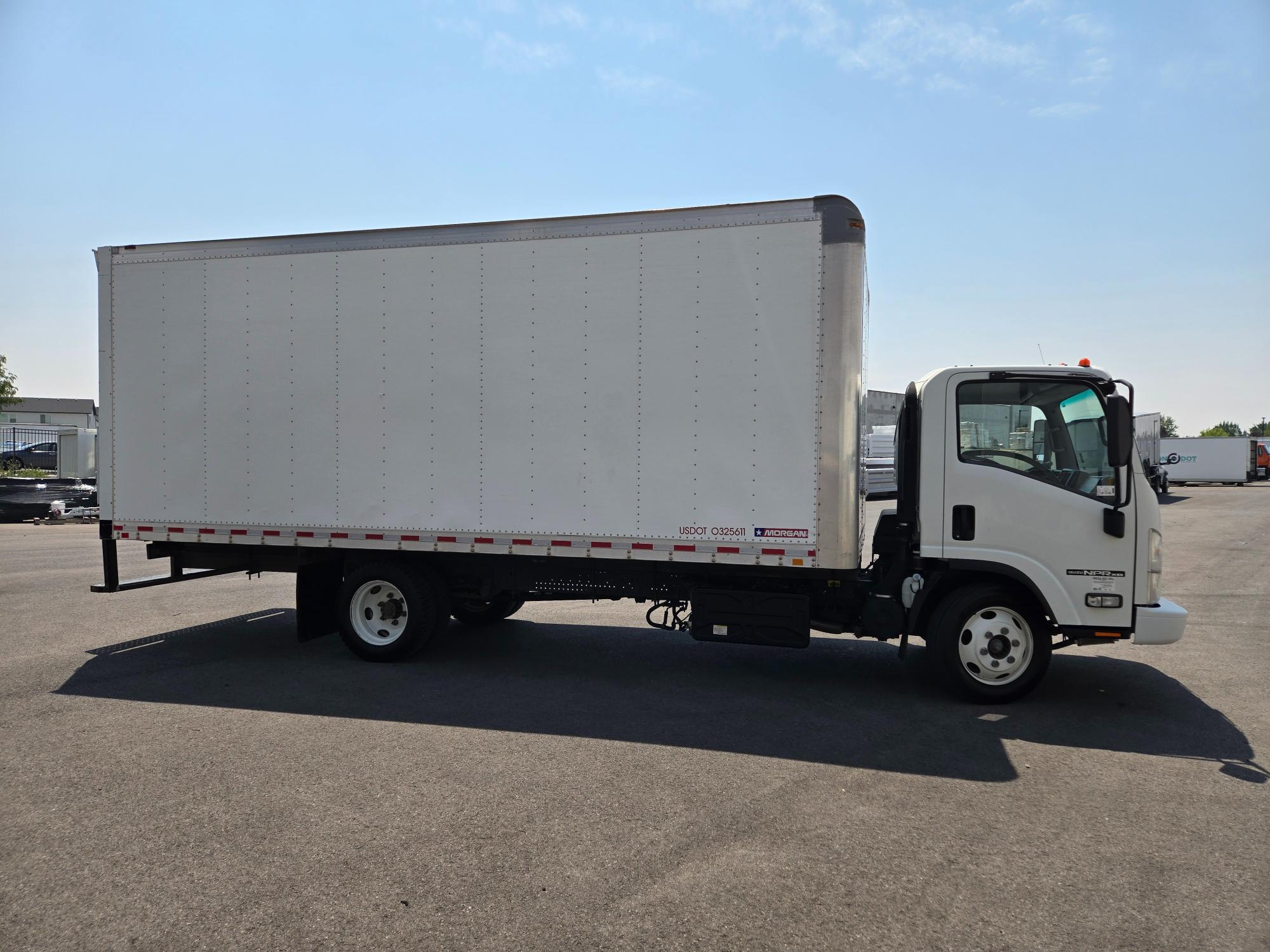 USED 2017 ISUZU NPRXD 20' BOX TRUCK