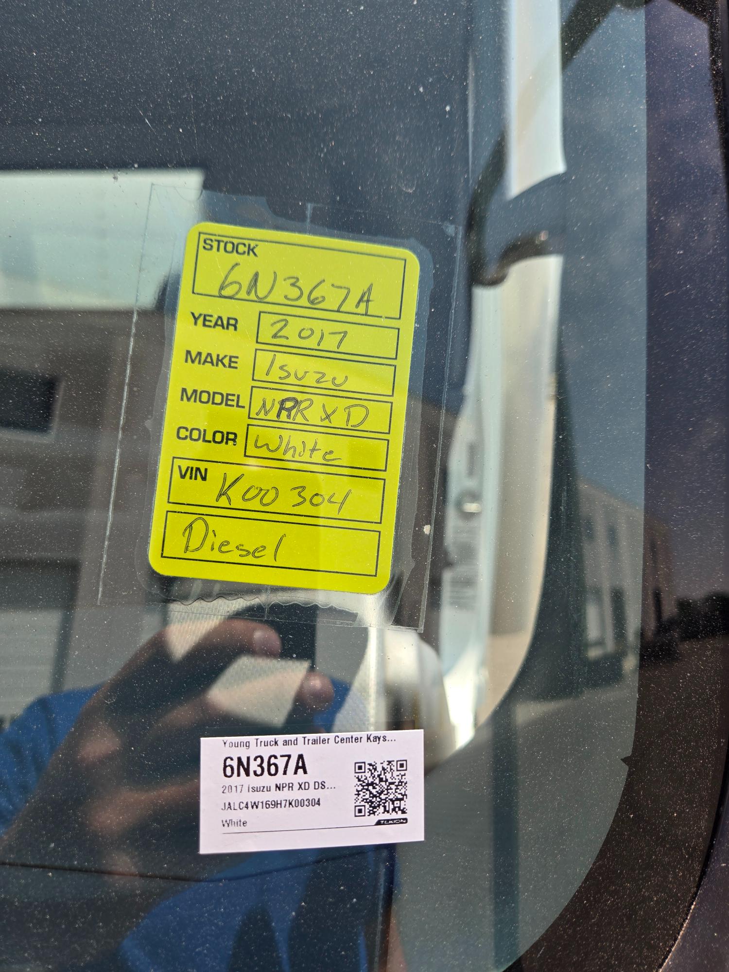USED 2017 ISUZU NPRXD 20' BOX TRUCK