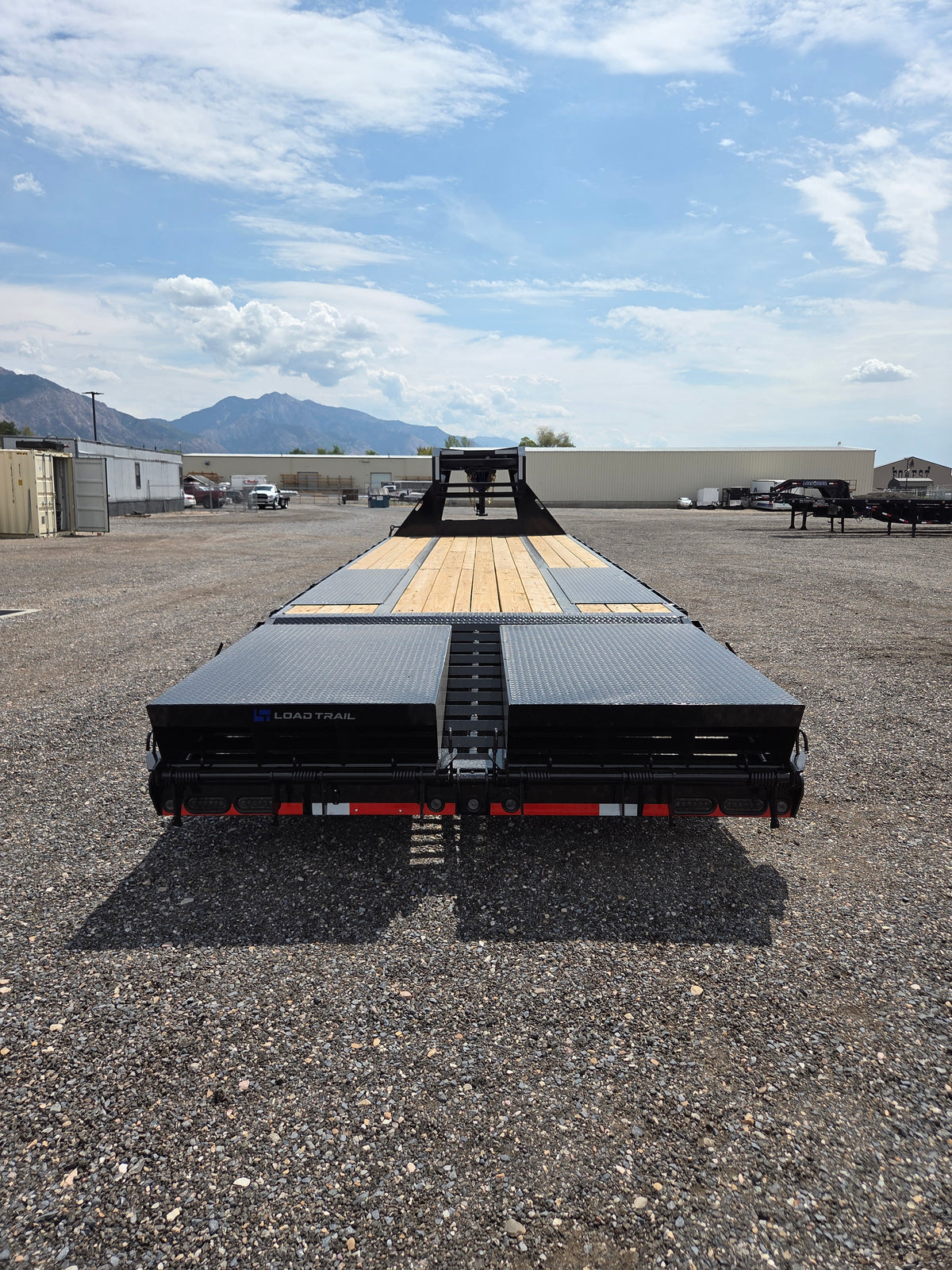 Loadtrail 28' Low Pro Gooseneck MAX Ramp