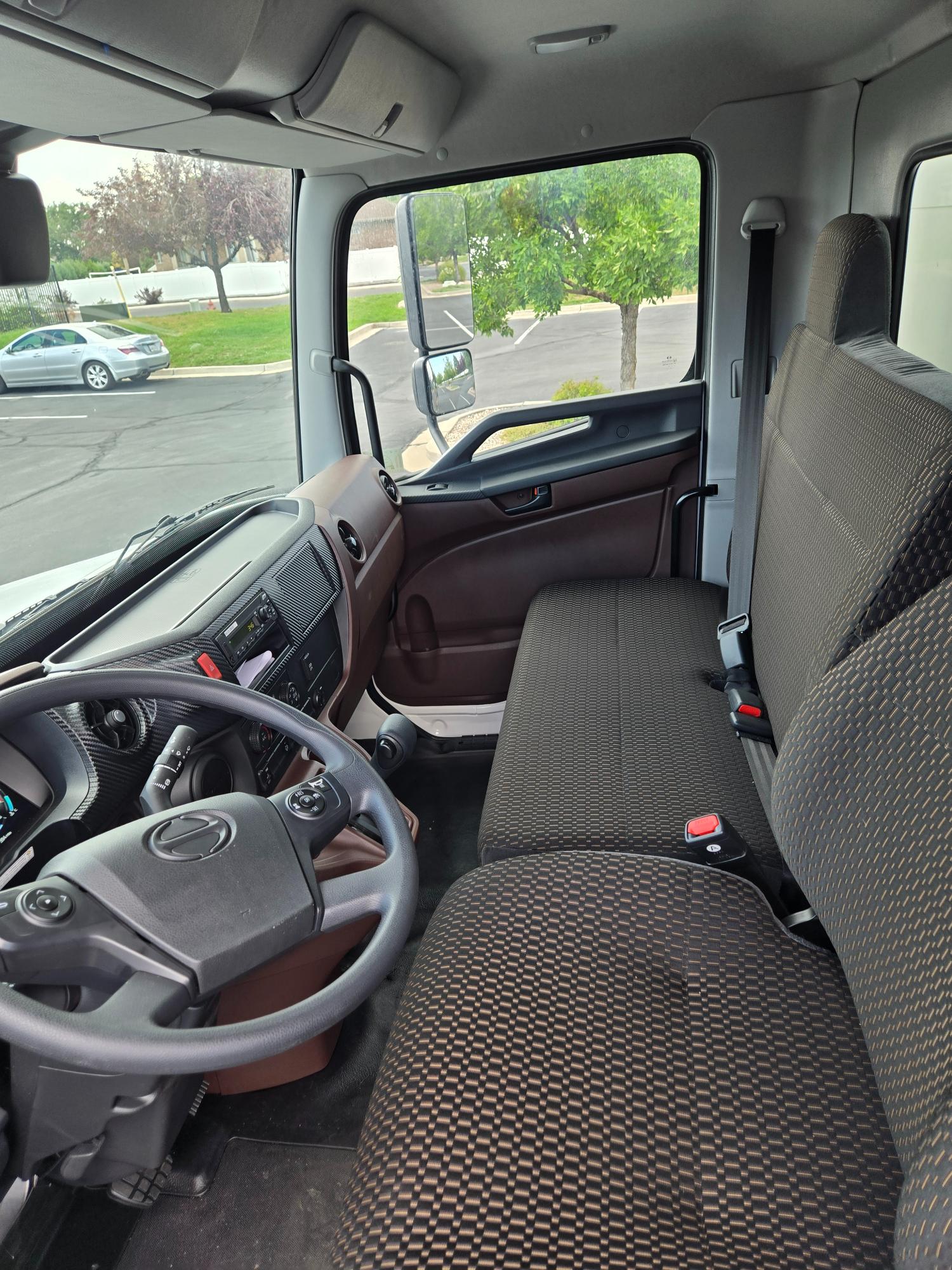 2026 HINO 26' Box Truck Demo