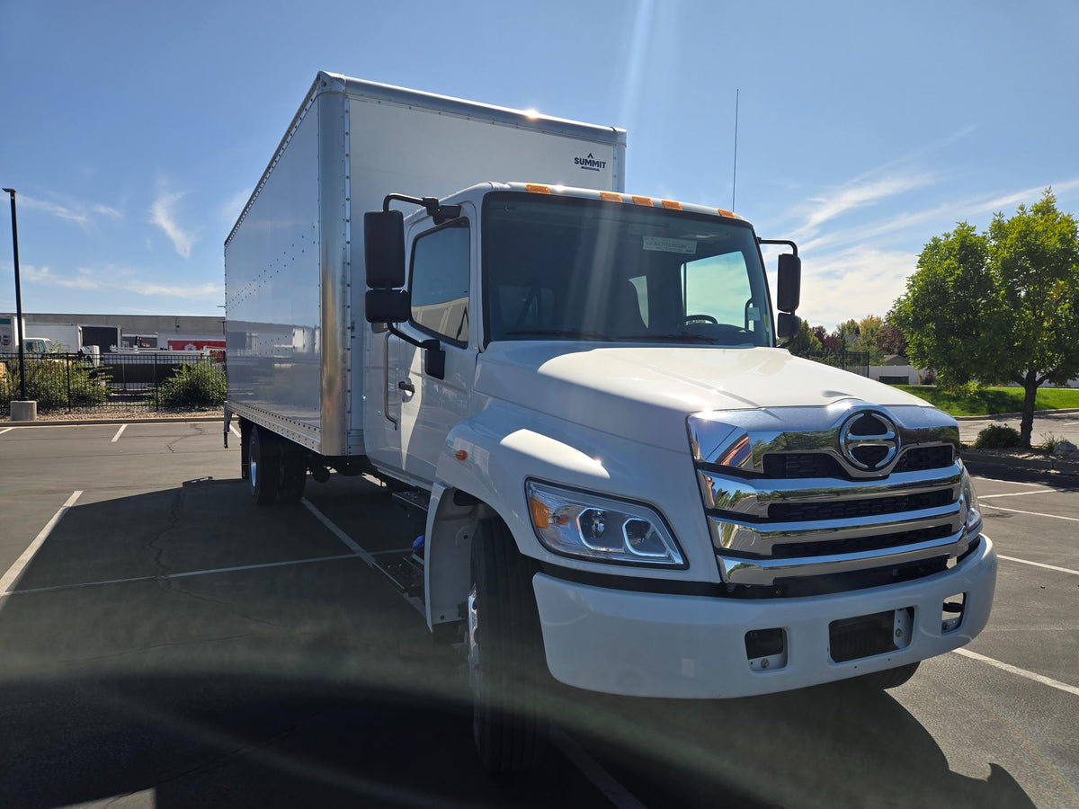 2026 Hino L6 Extended Cab 26' Box Truck with Liftgate