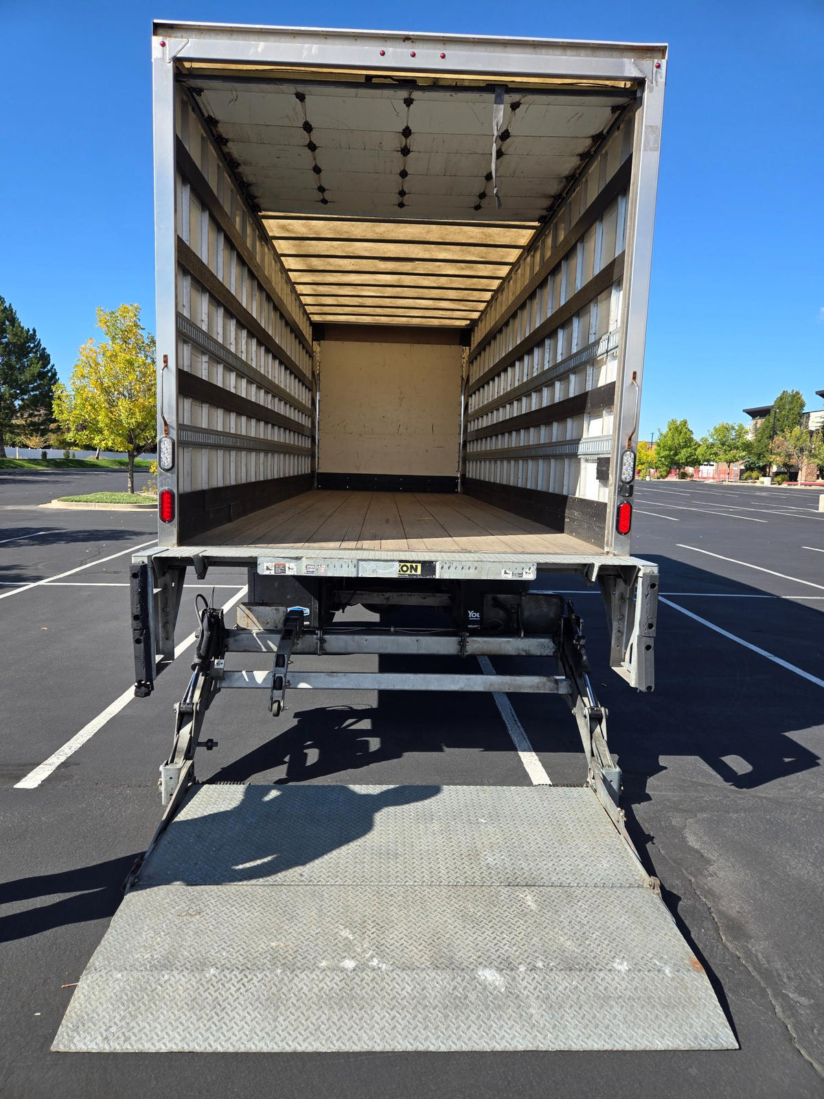 USED 2020 HINO 268A 26,000 GVW 26' BOX TRUCK