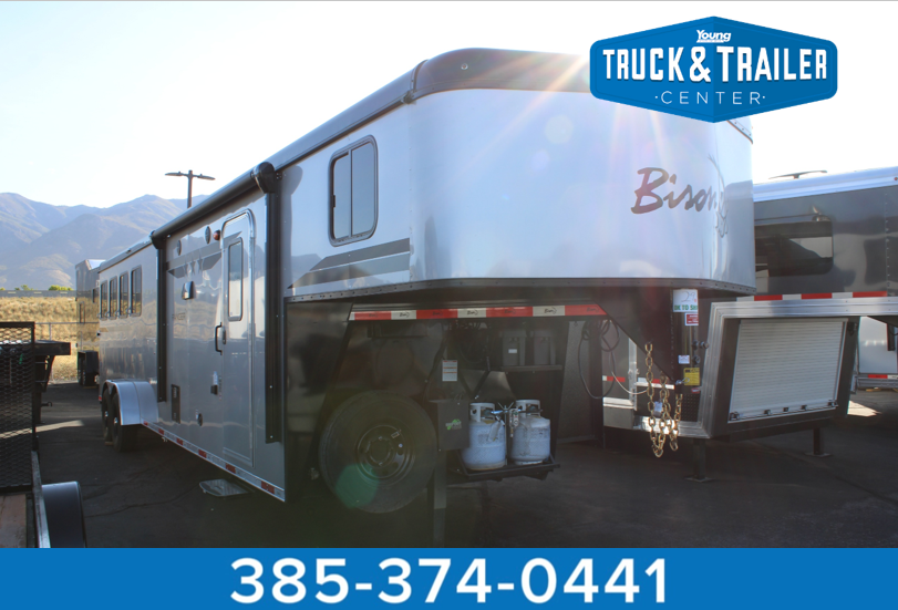 Bison Ranger 7411.S Horse Trailer w/Living Quarters