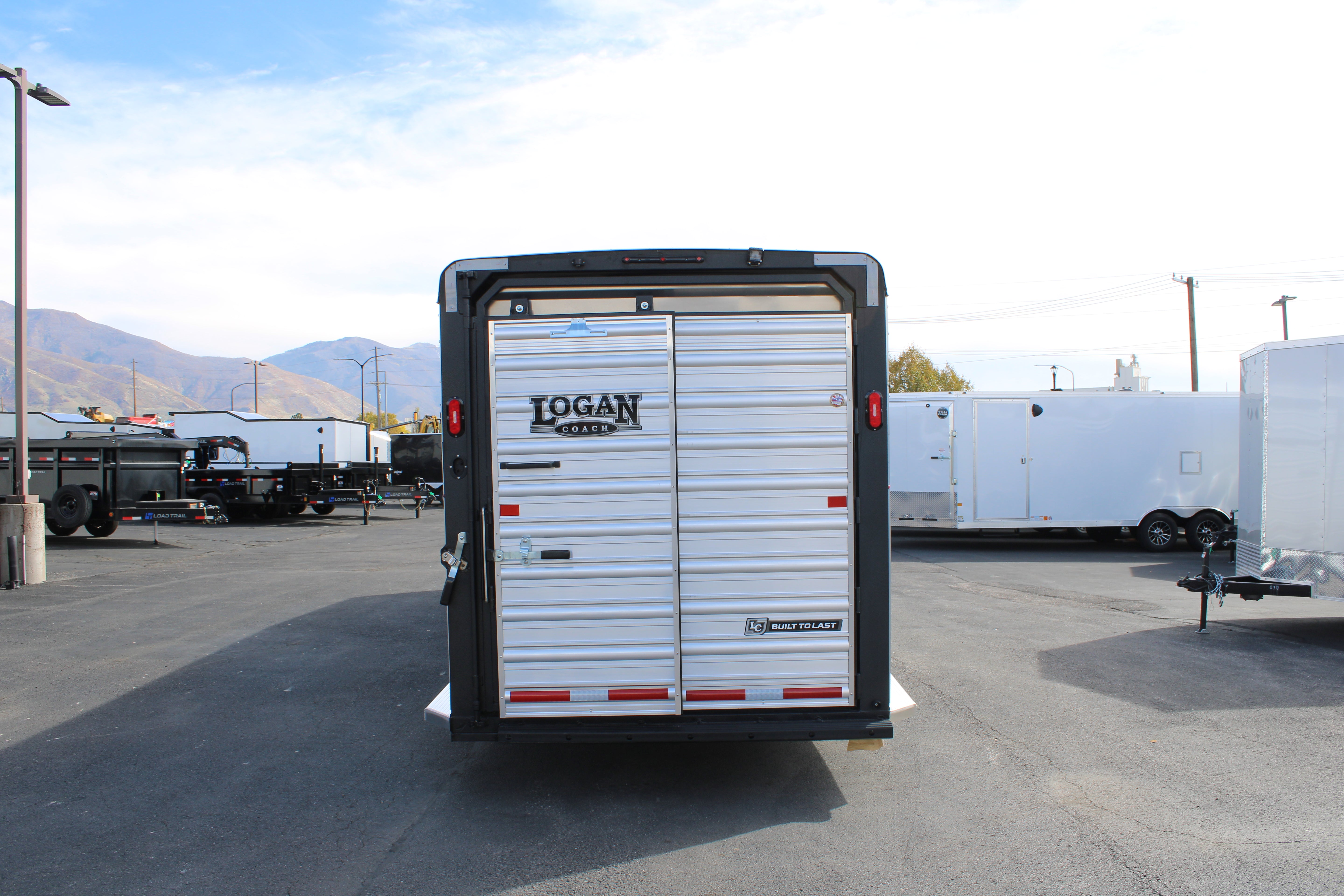 Logan Coach 24' Bullseye Trailer