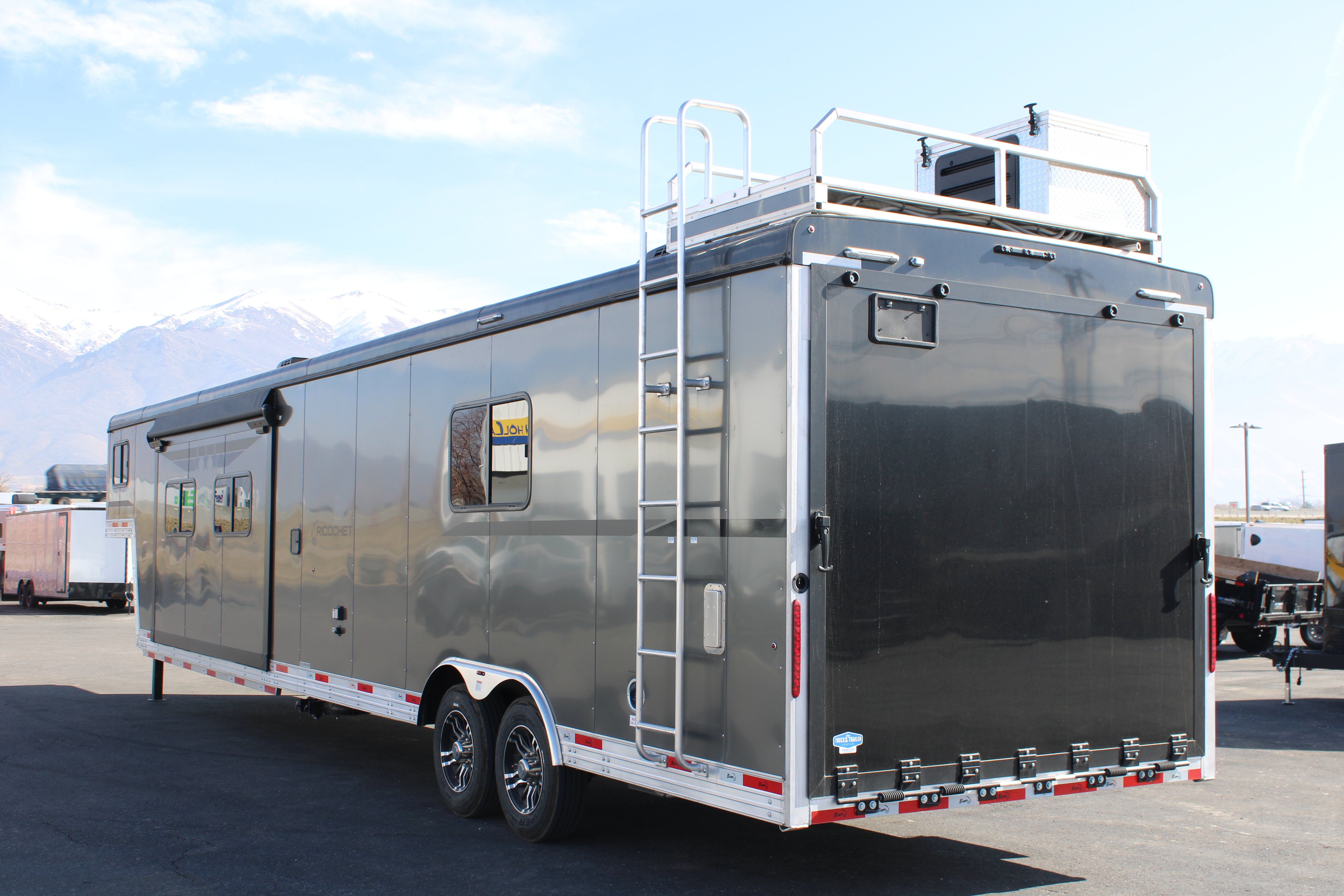 Bison 29' Horse Trailer W/ Living Quarters