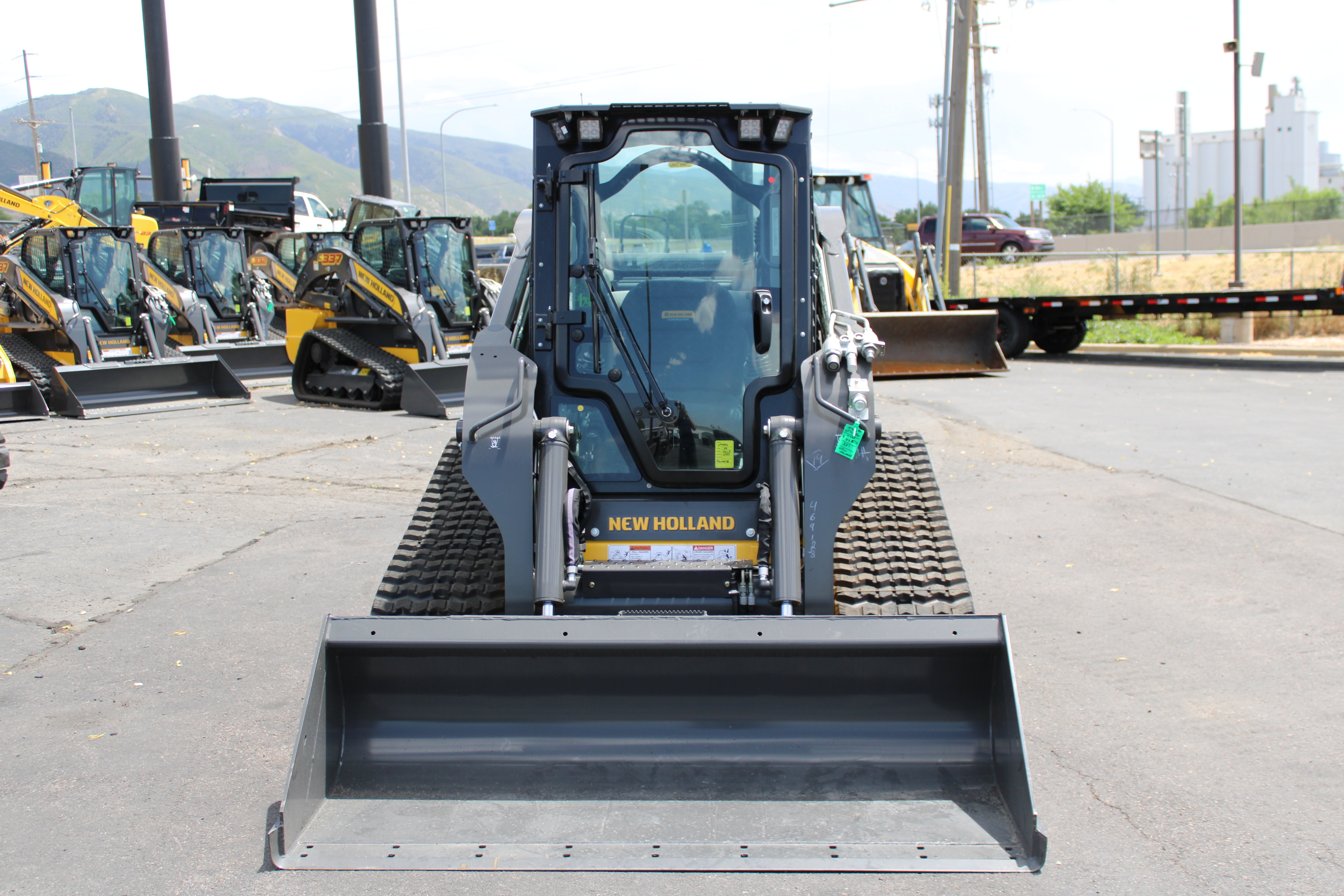 New Holland C337 Skidsteer
