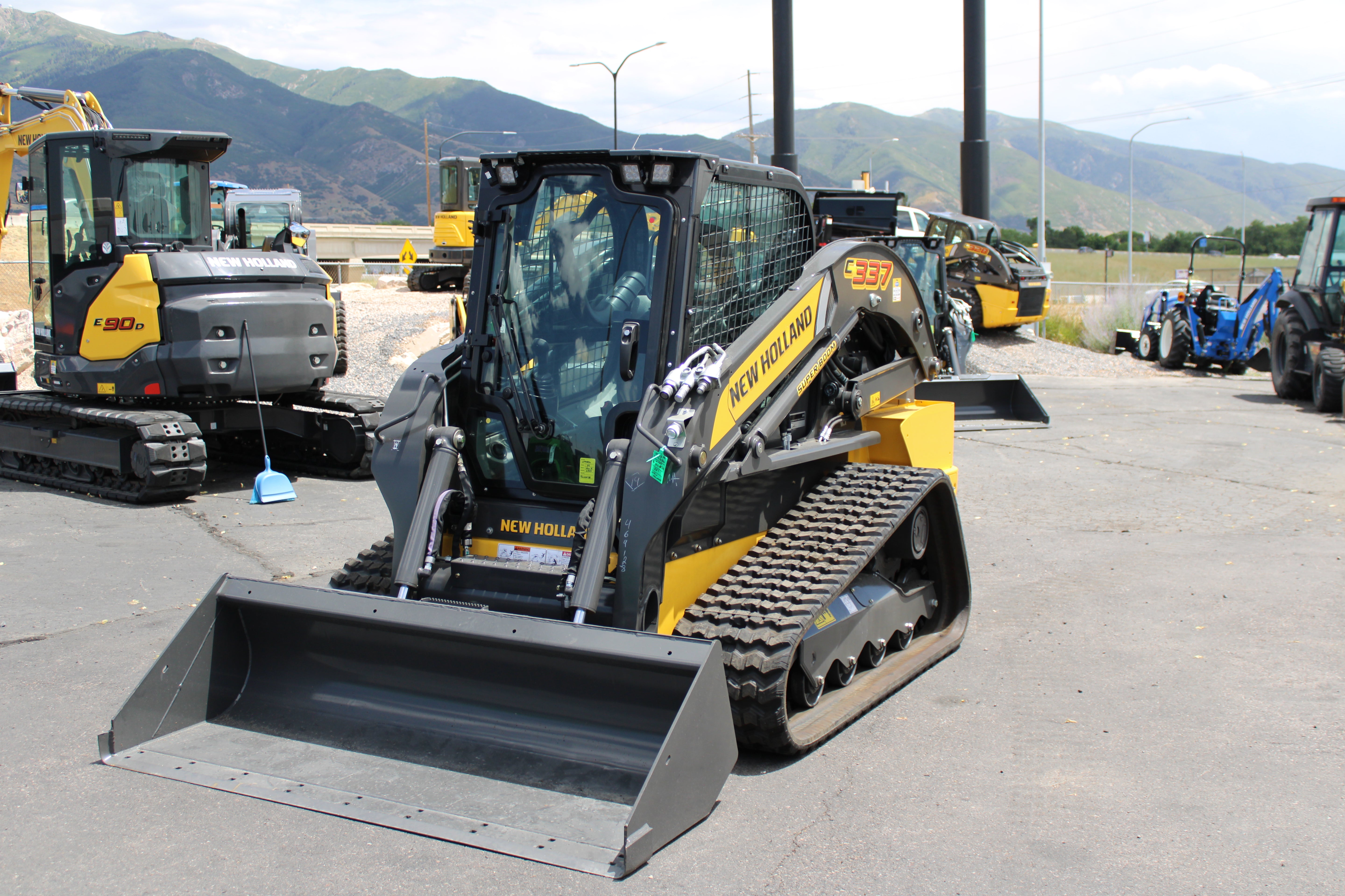 New Holland C337 Skidsteer