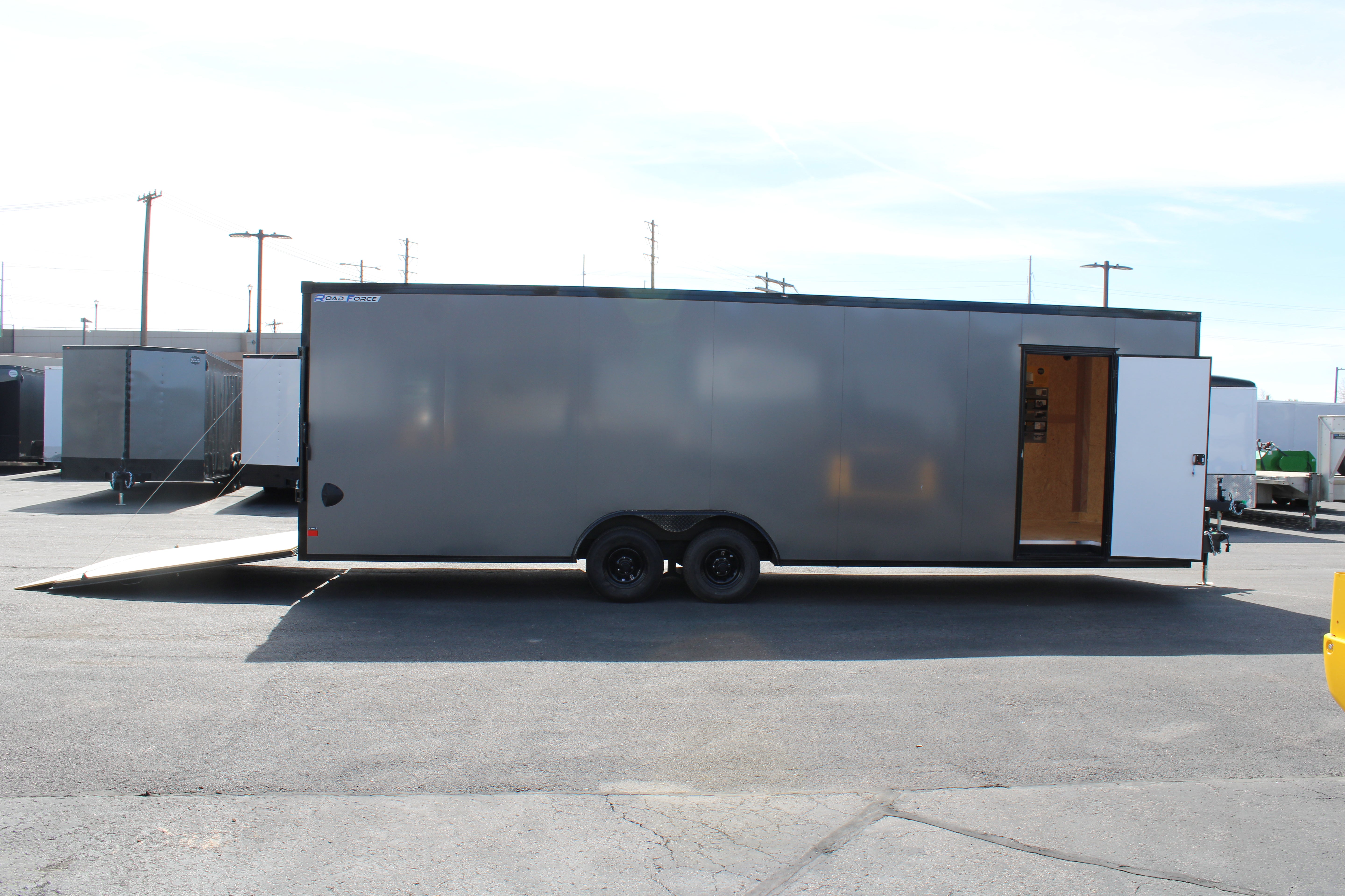 Wells Cargo 28' Road Force