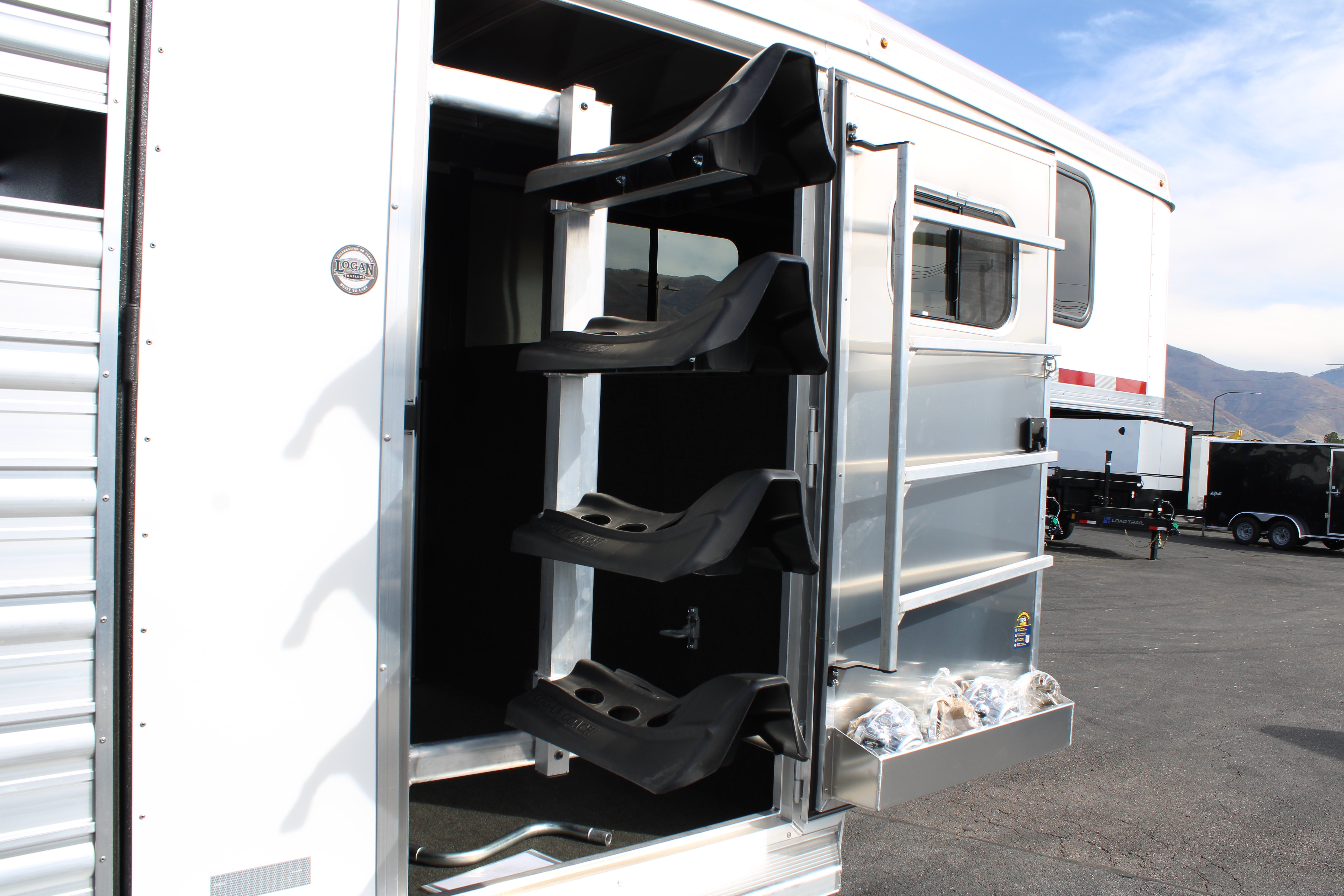 Logan Coach 24' Bullseye Trailer