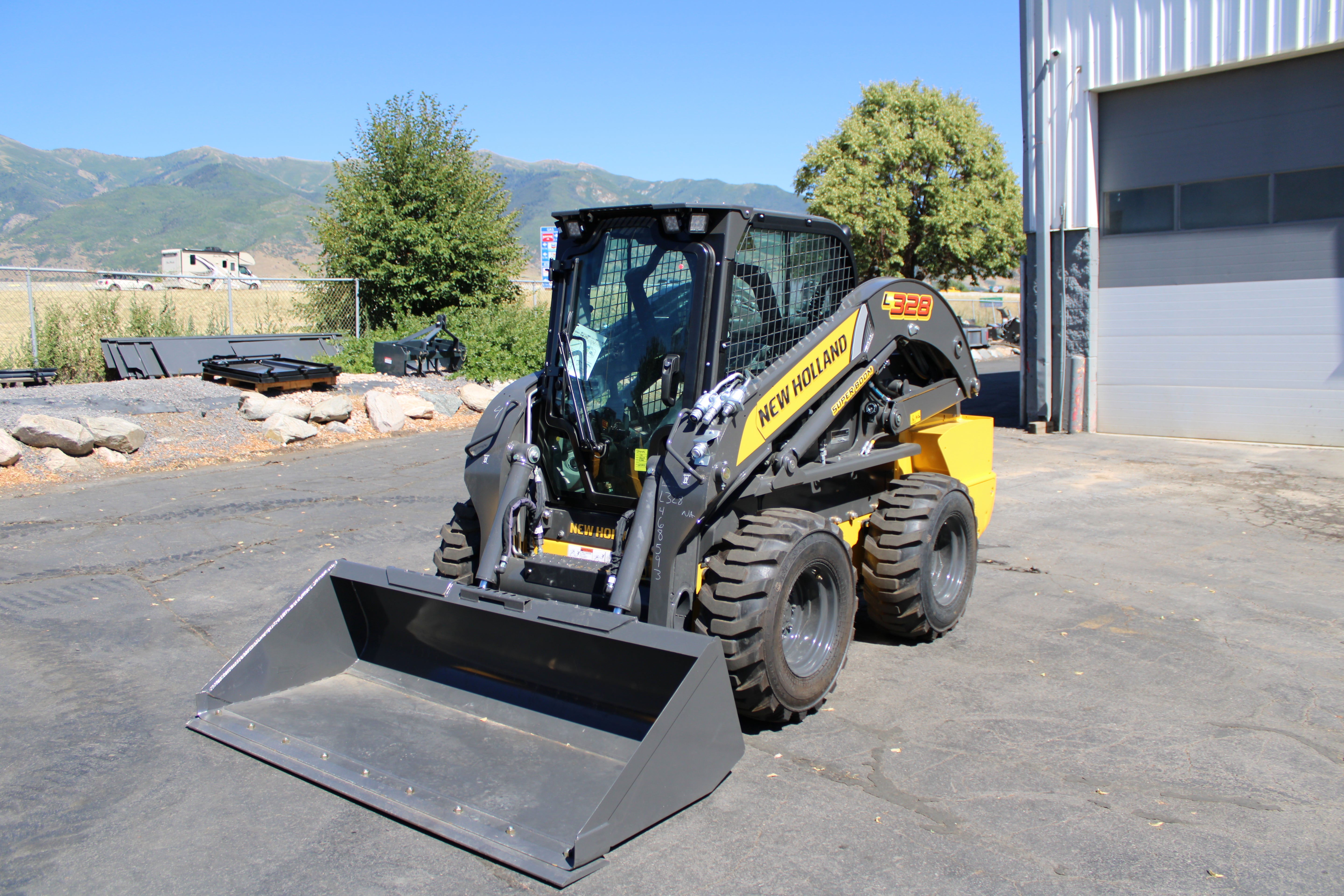 New Holland L328 Skidsteer
