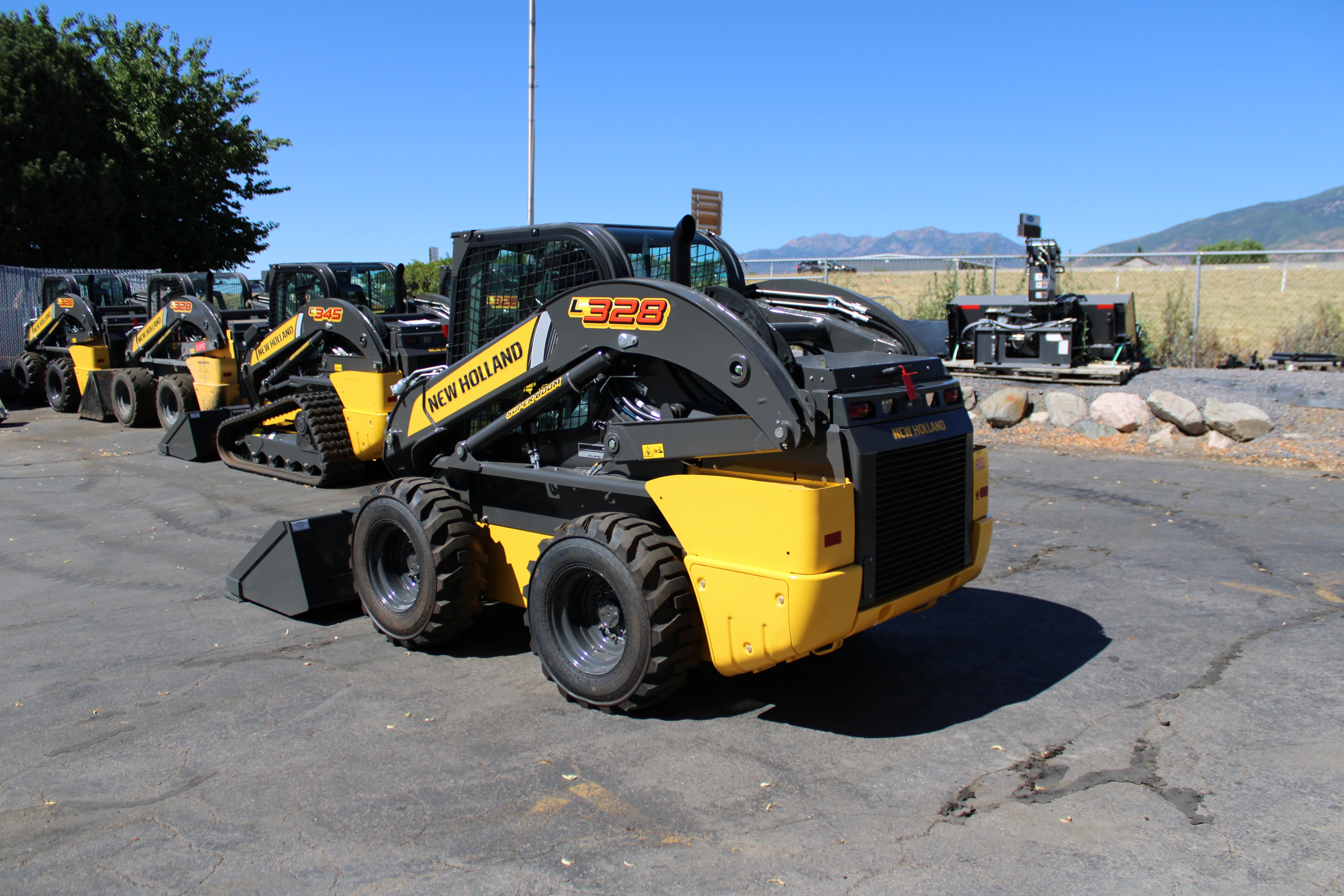 New Holland L328 Skidsteer