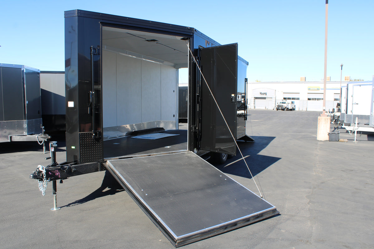 WELLS CARGO 22' PHANTOM PKG WITH SPOILER