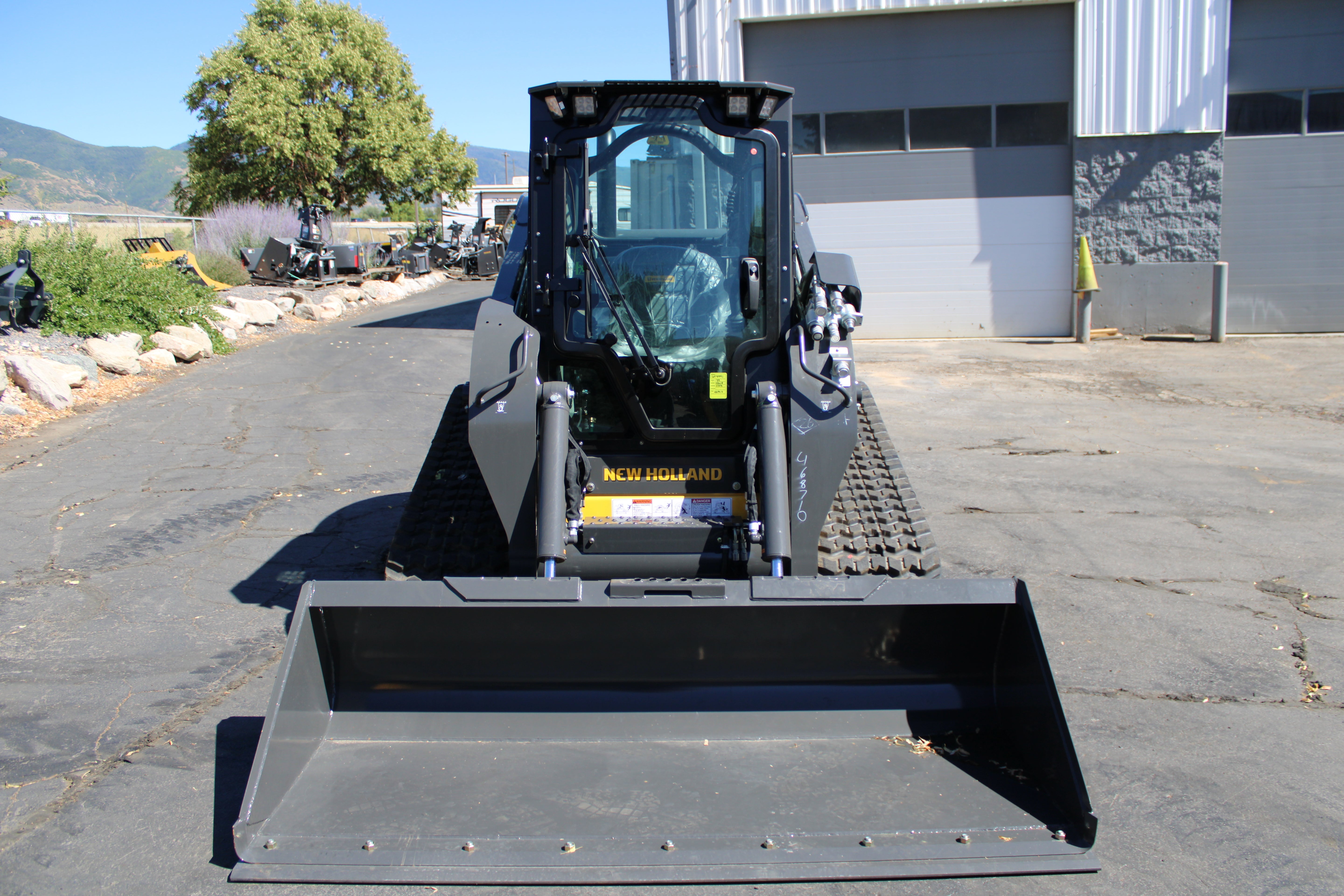 New Holland C345 SKidsteer