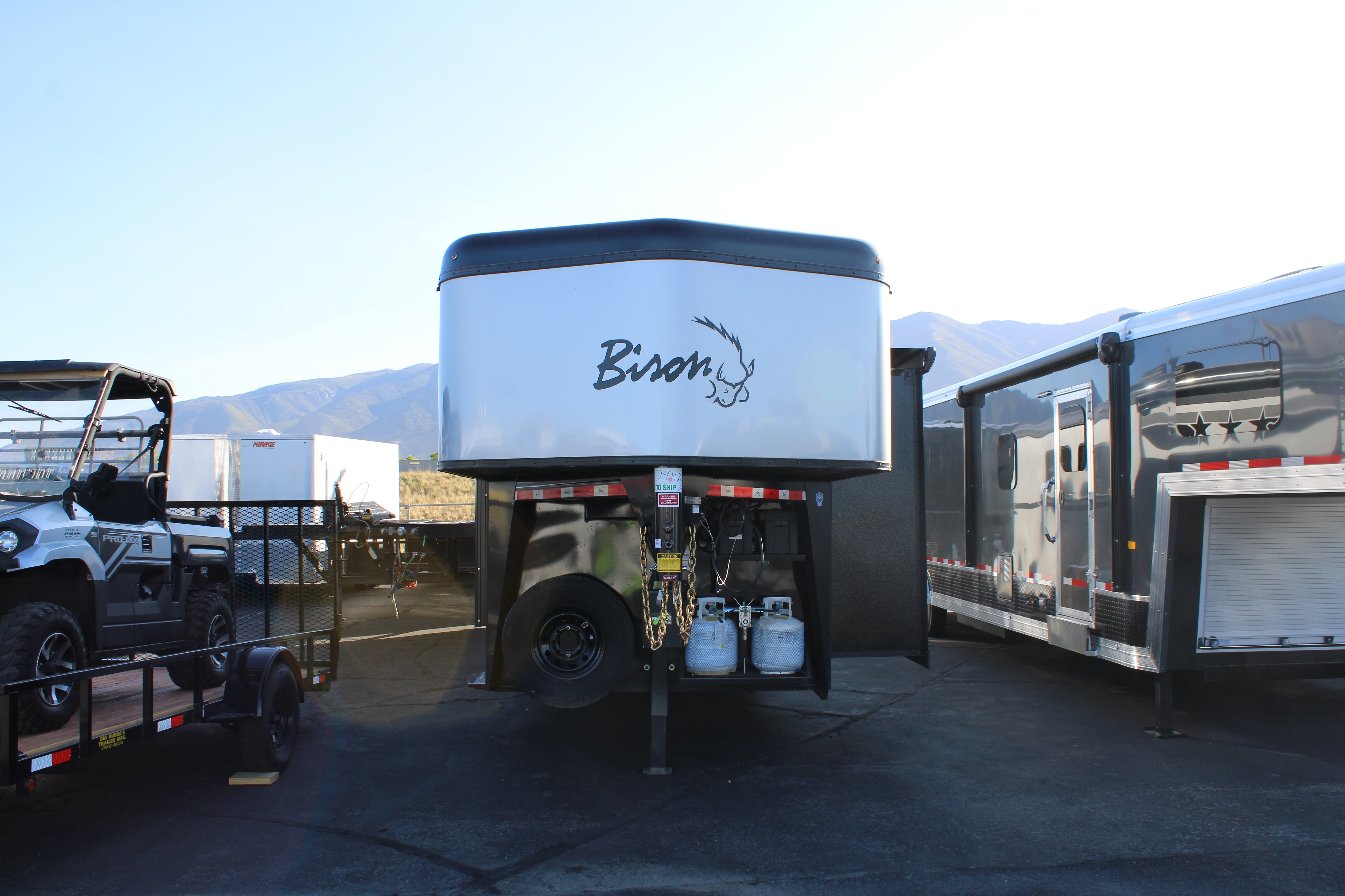 Bison Ranger 7411.S Horse Trailer w/Living Quarters