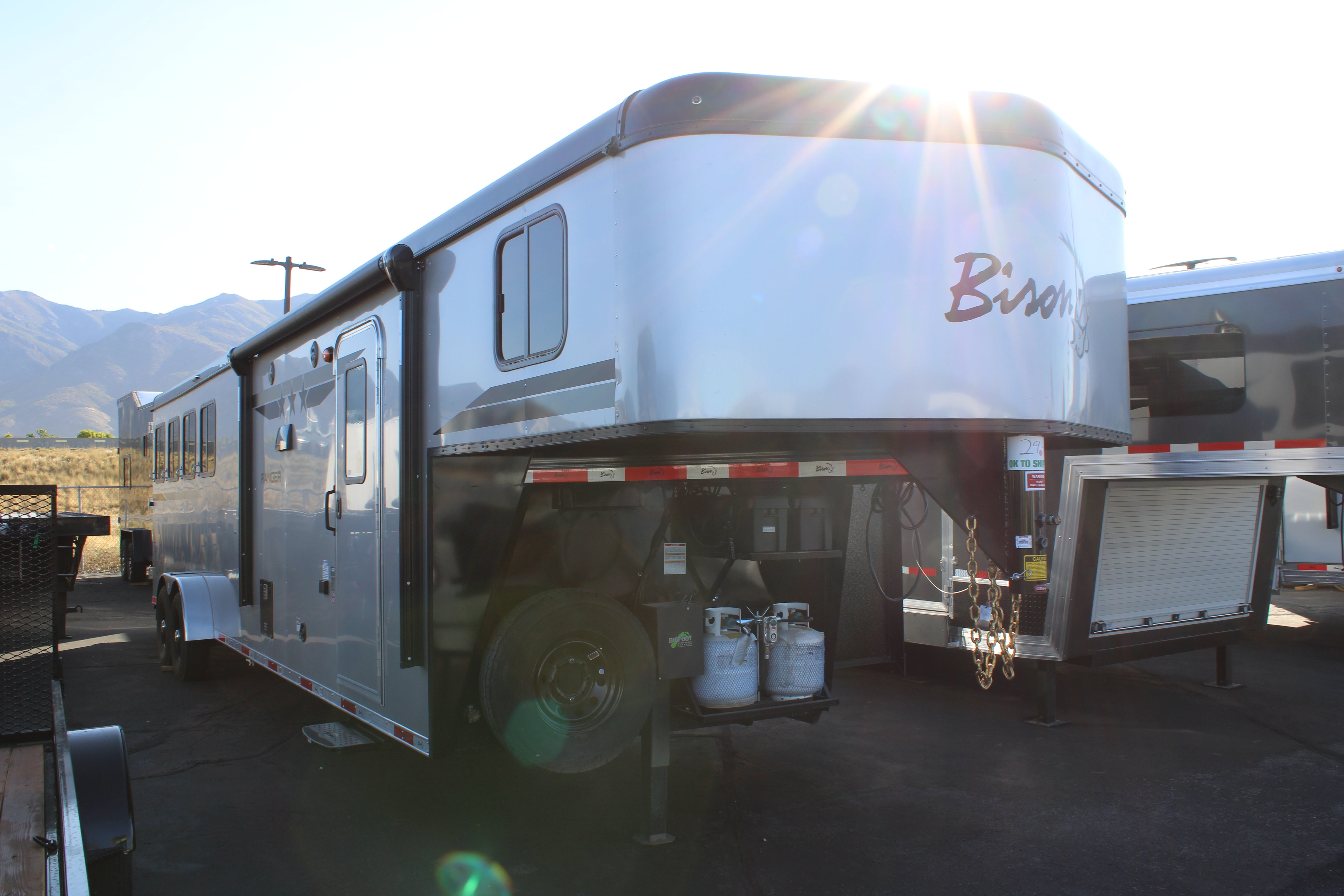 Bison Ranger 7411.S Horse Trailer w/Living Quarters