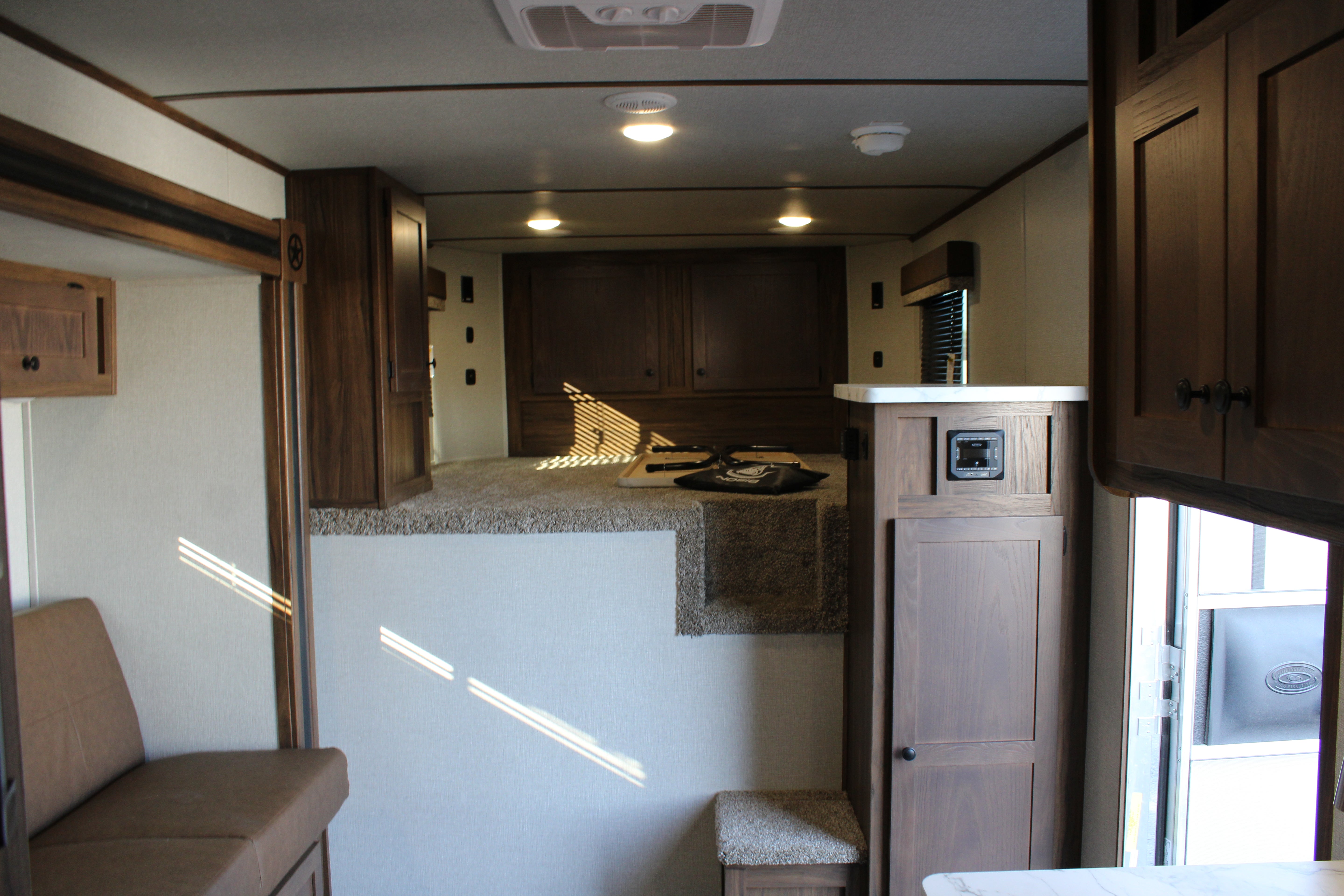 Bison Ranger 7411.S Horse Trailer w/Living Quarters