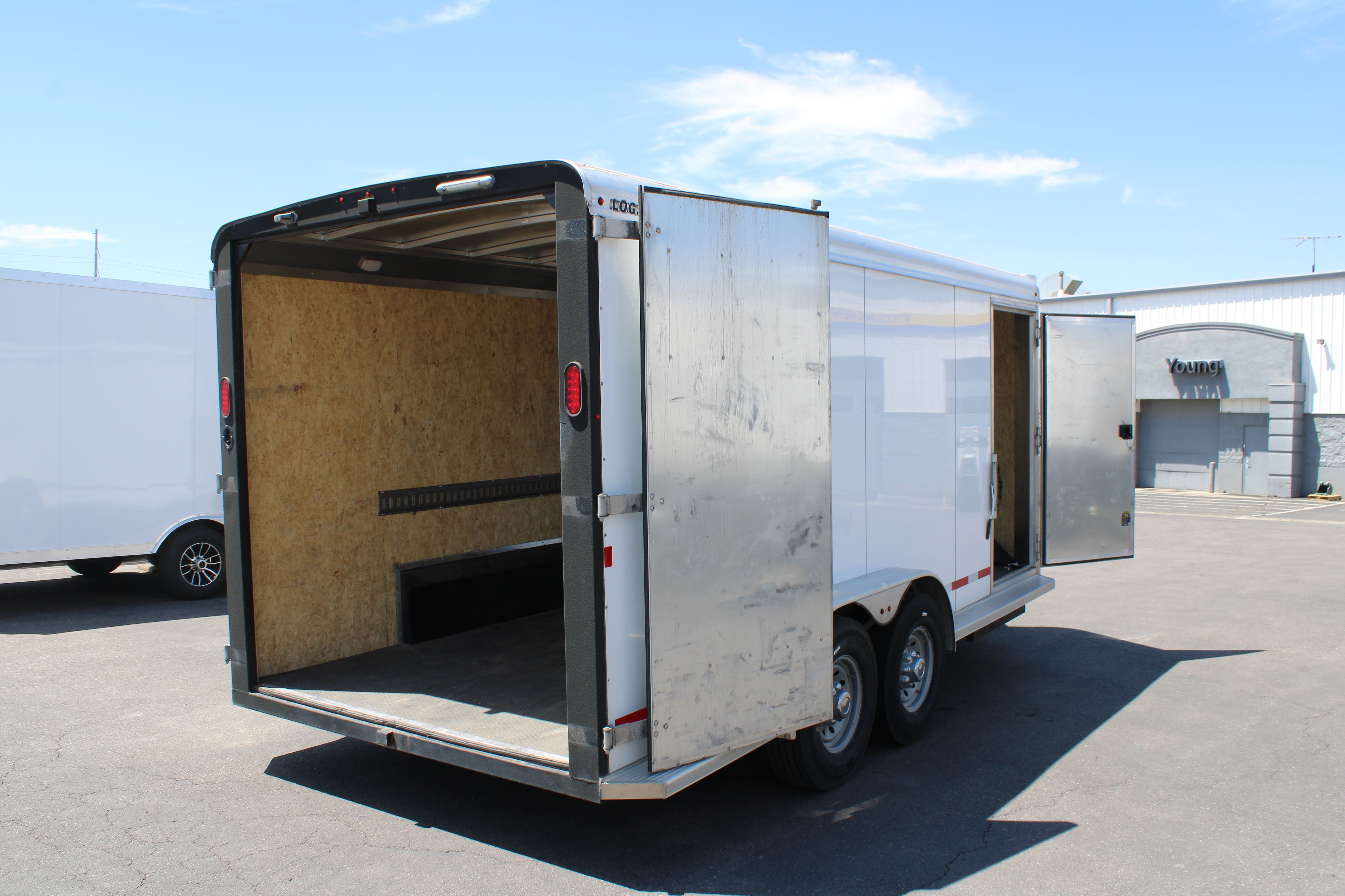 USED LOGAN COACH CONTRACTOR TRAILER