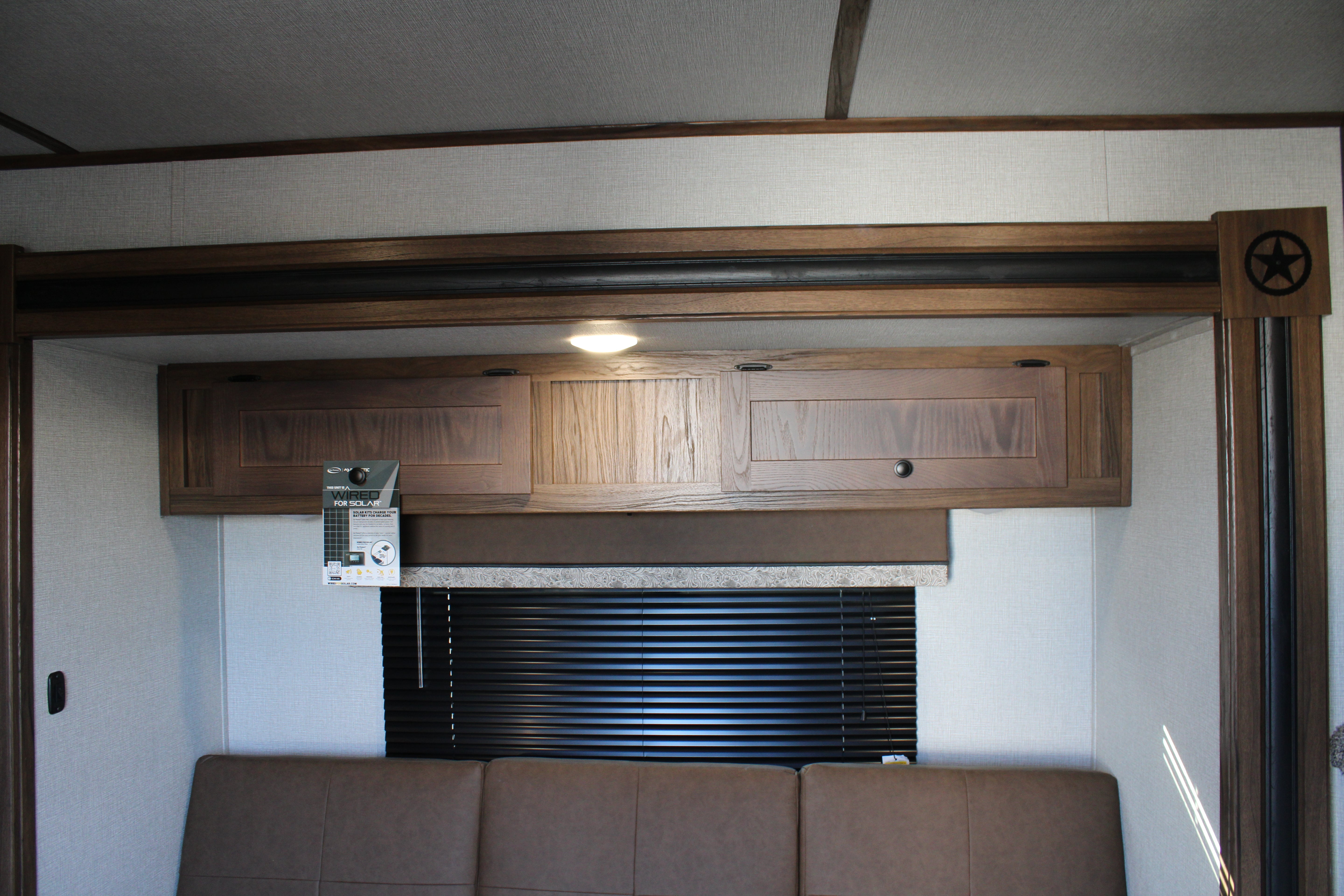 Bison Ranger 7411.S Horse Trailer w/Living Quarters