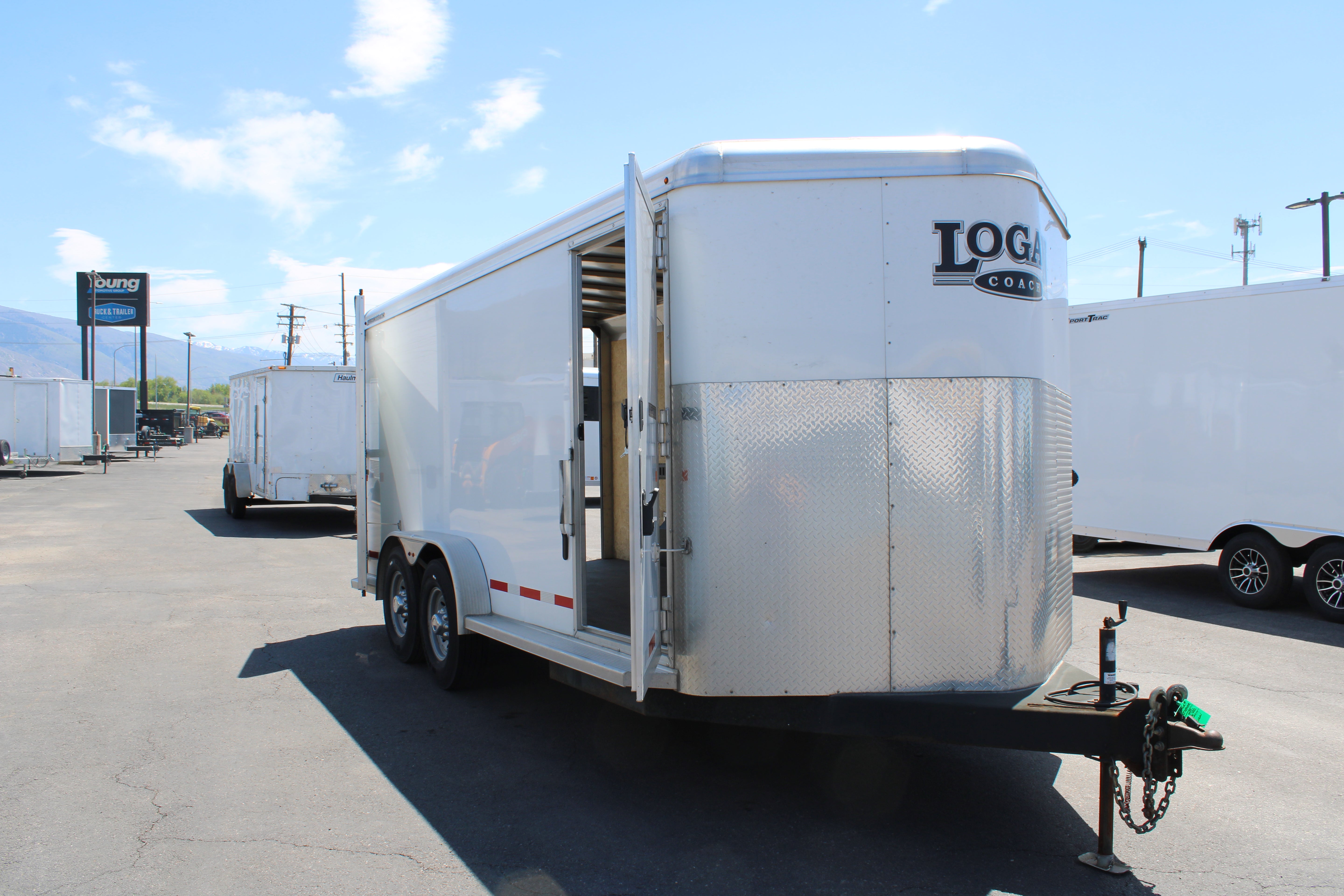 USED LOGAN COACH CONTRACTOR TRAILER