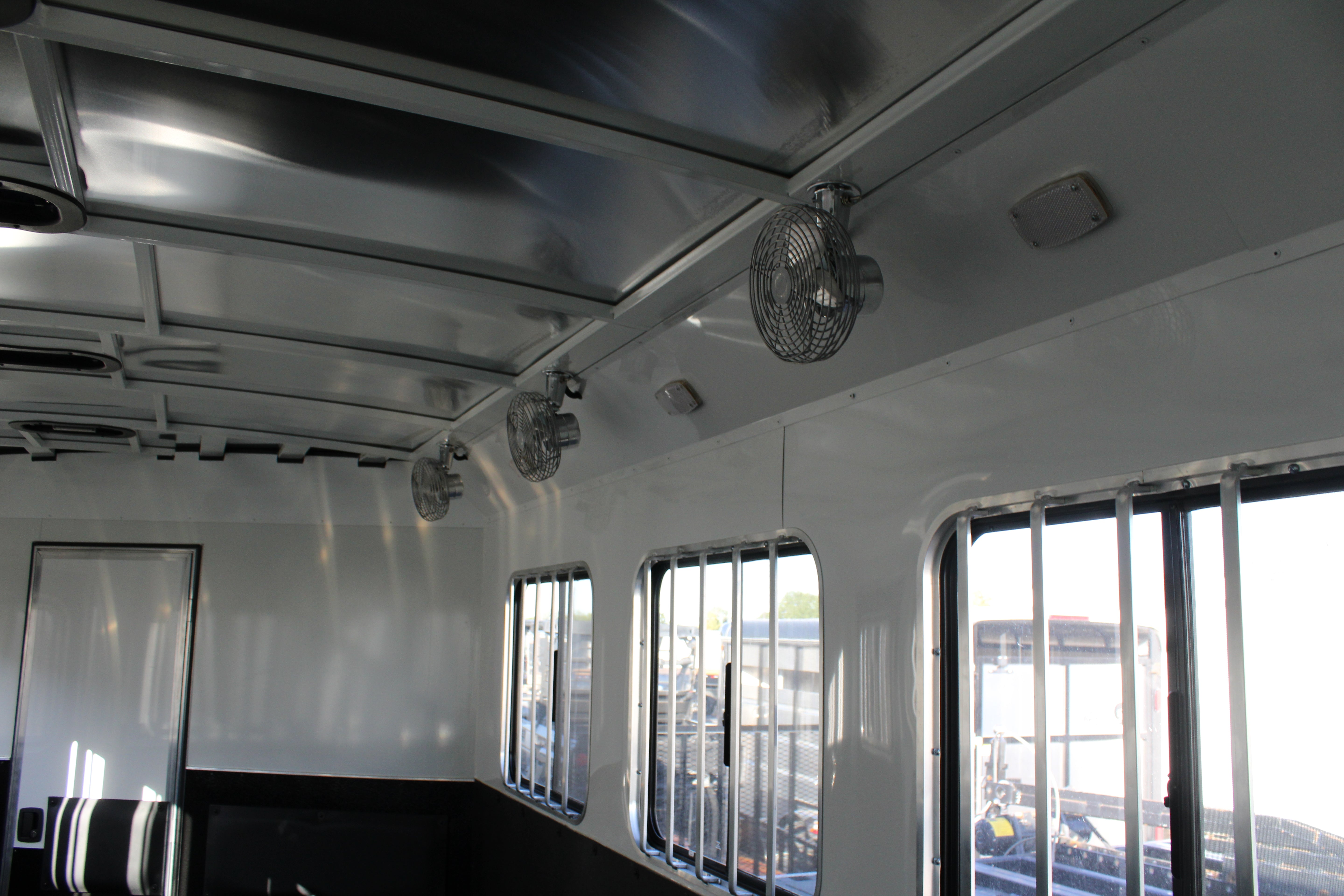 Bison Ranger 7411.S Horse Trailer w/Living Quarters