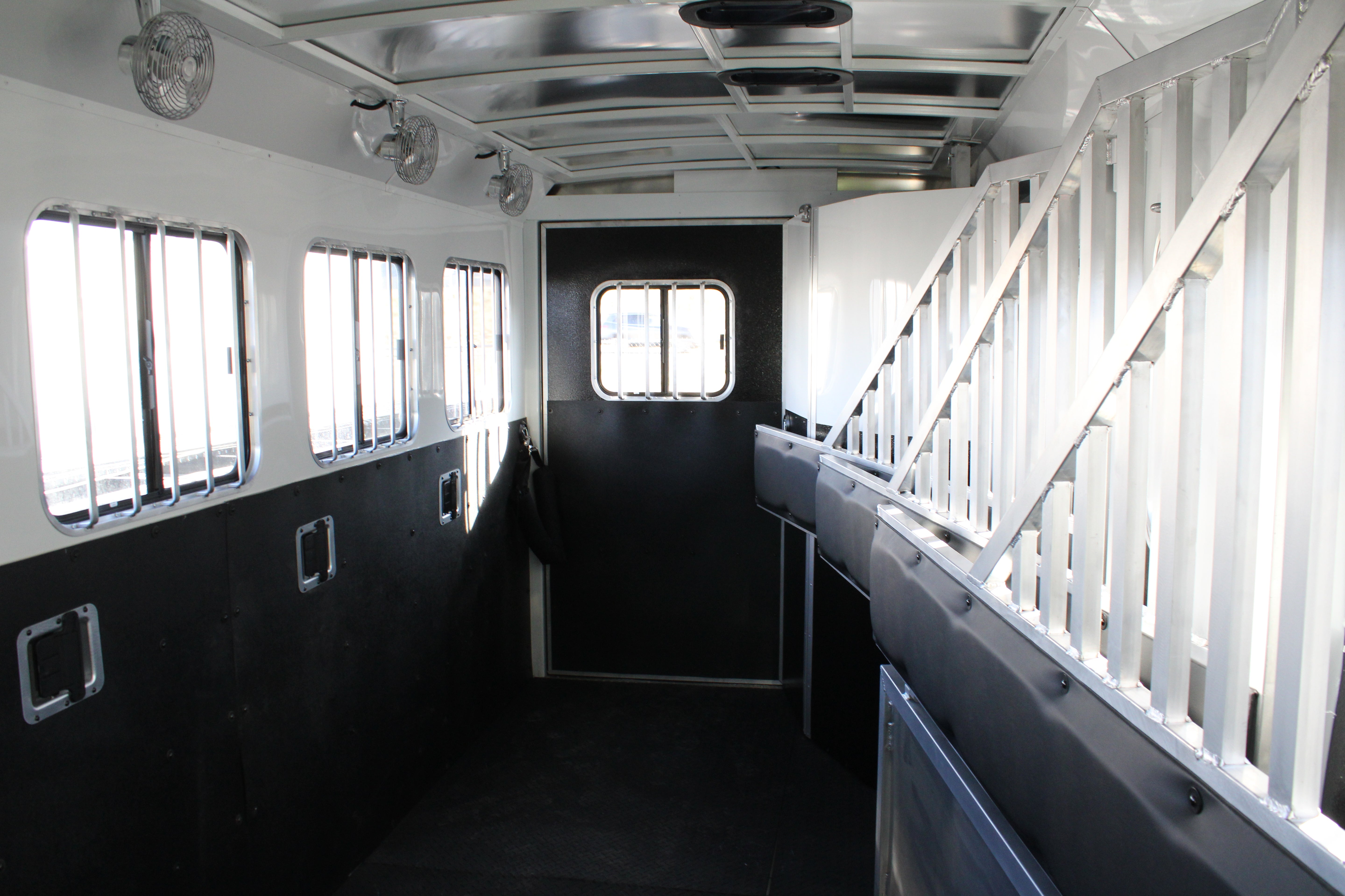 Bison Ranger 7411.S Horse Trailer w/Living Quarters