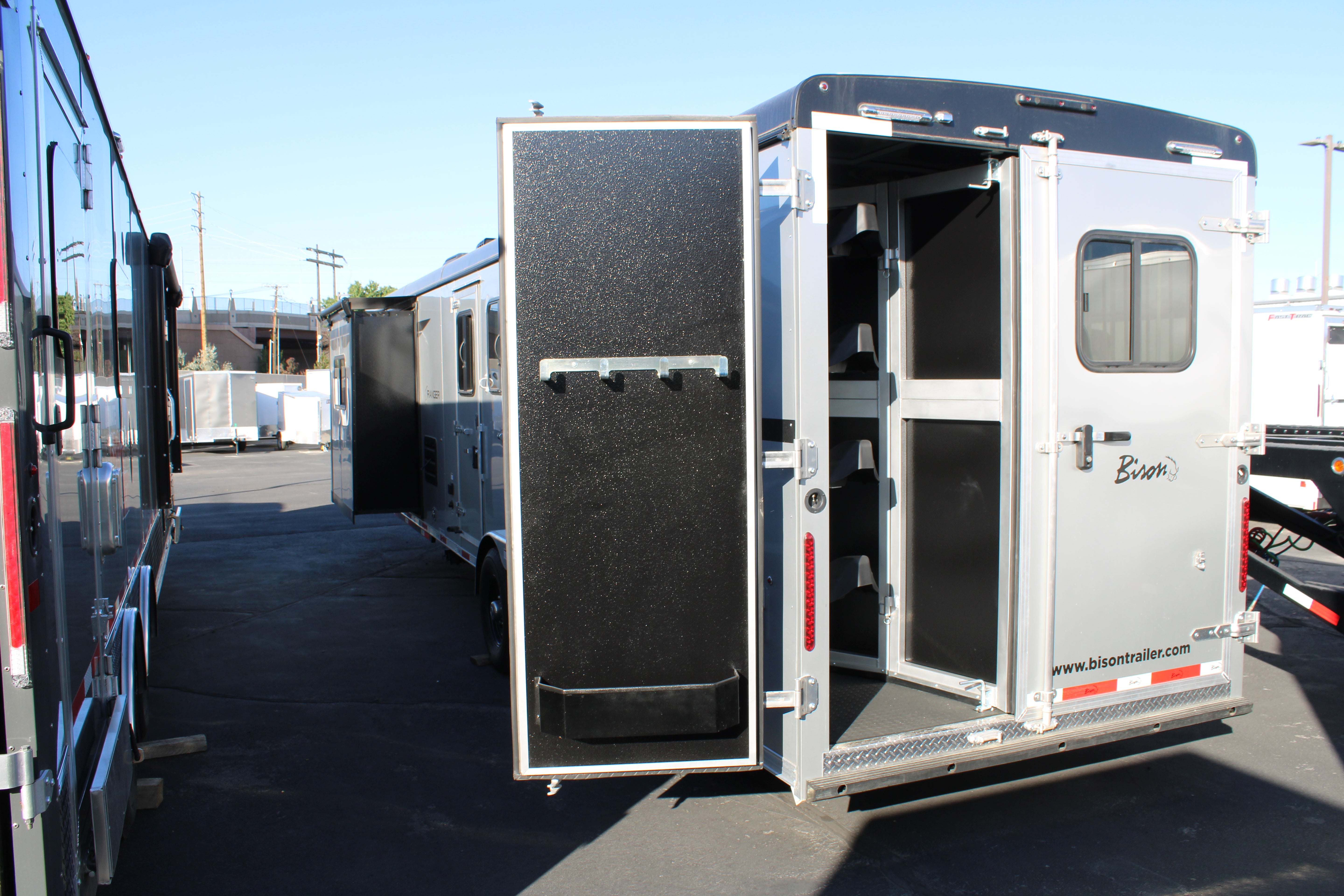 Bison Ranger 7411.S Horse Trailer w/Living Quarters