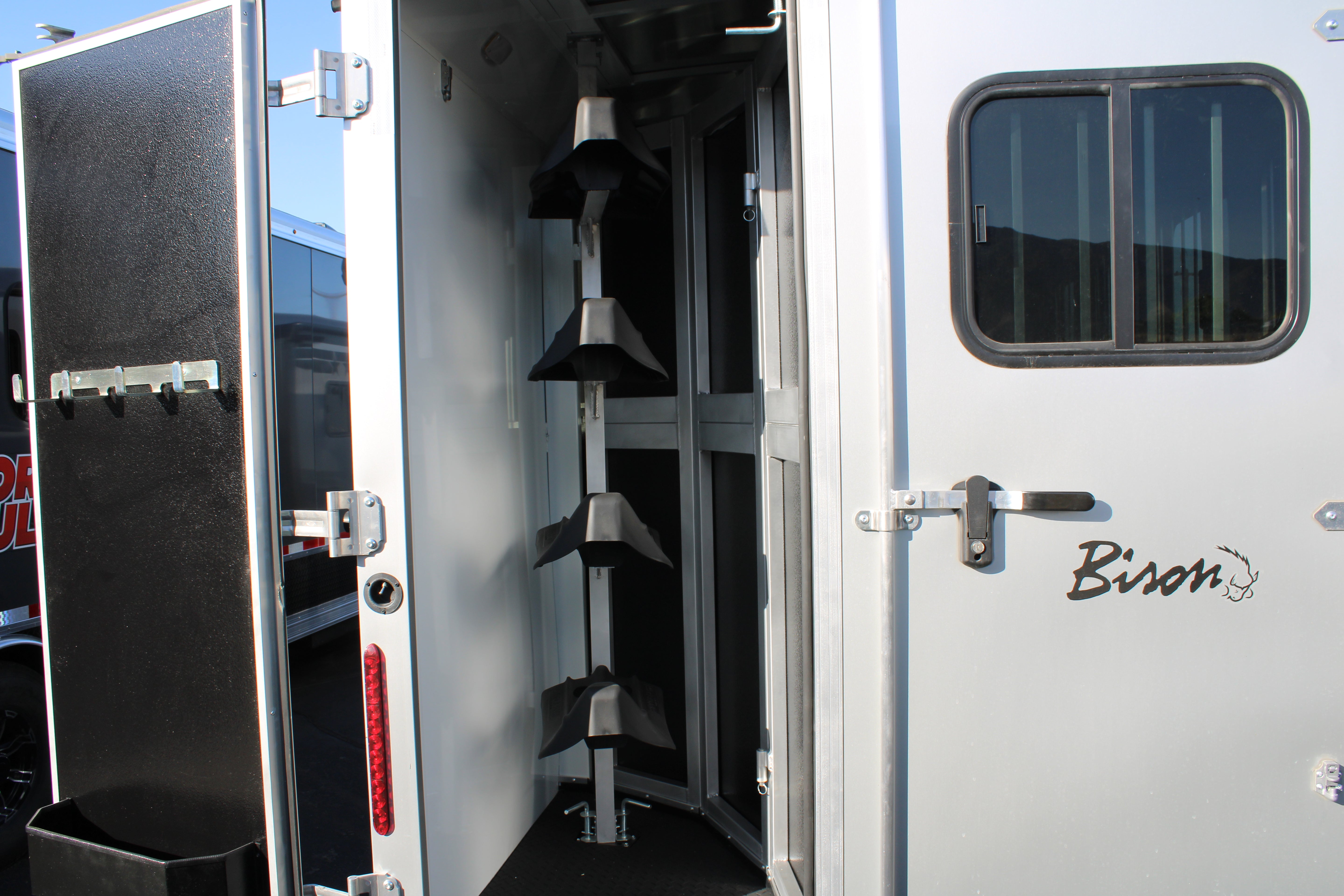 Bison Ranger 7411.S Horse Trailer w/Living Quarters