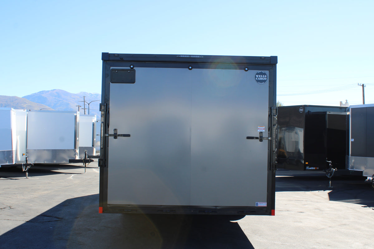 WELLS CARGO STM 30' BLK TRIM