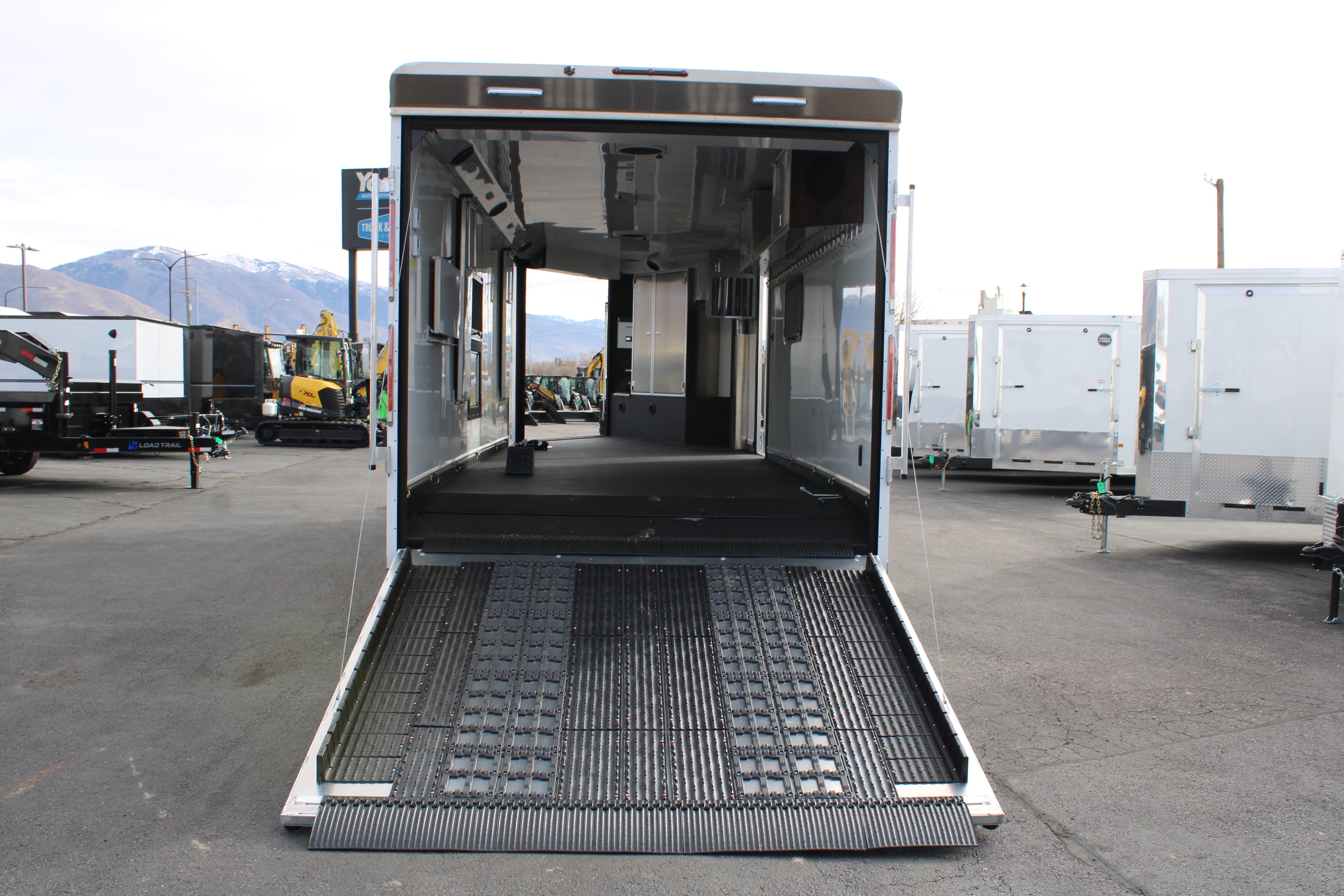 Logan Coach 29' HP Trailer
