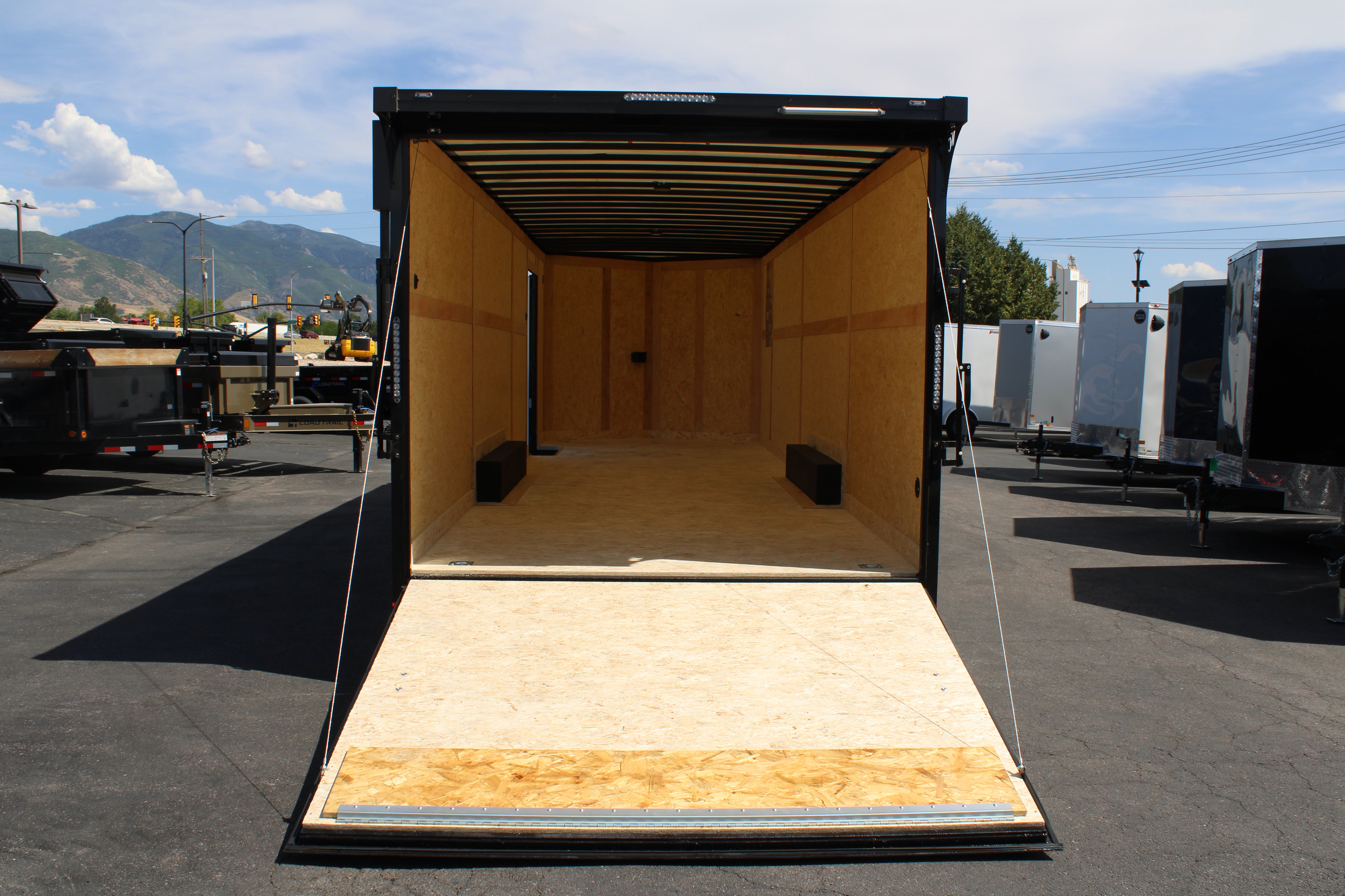 Wells Cargo Roadforce 28'