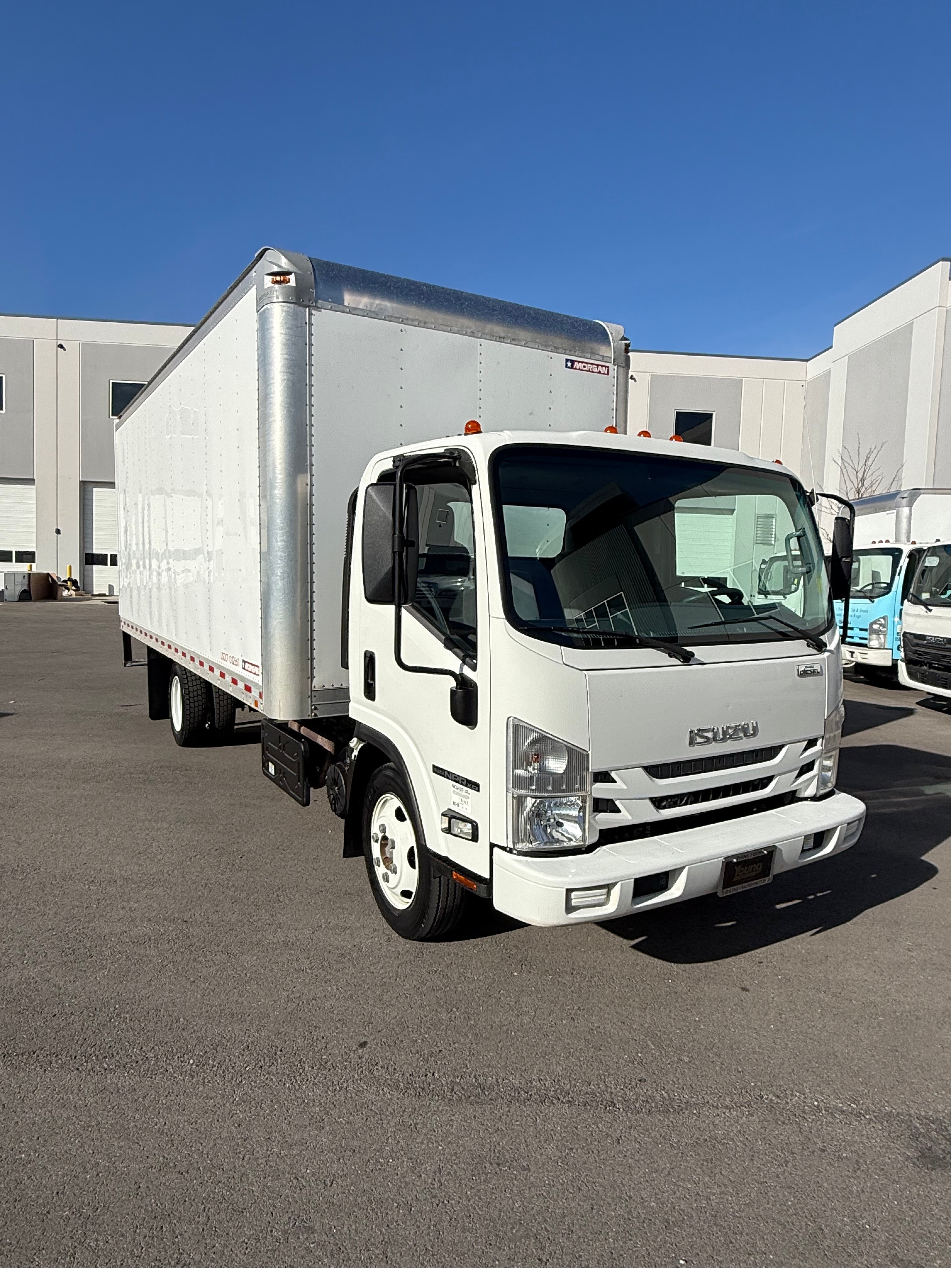 USED 2017 ISUZU NPRXD 20' BOX TRUCK