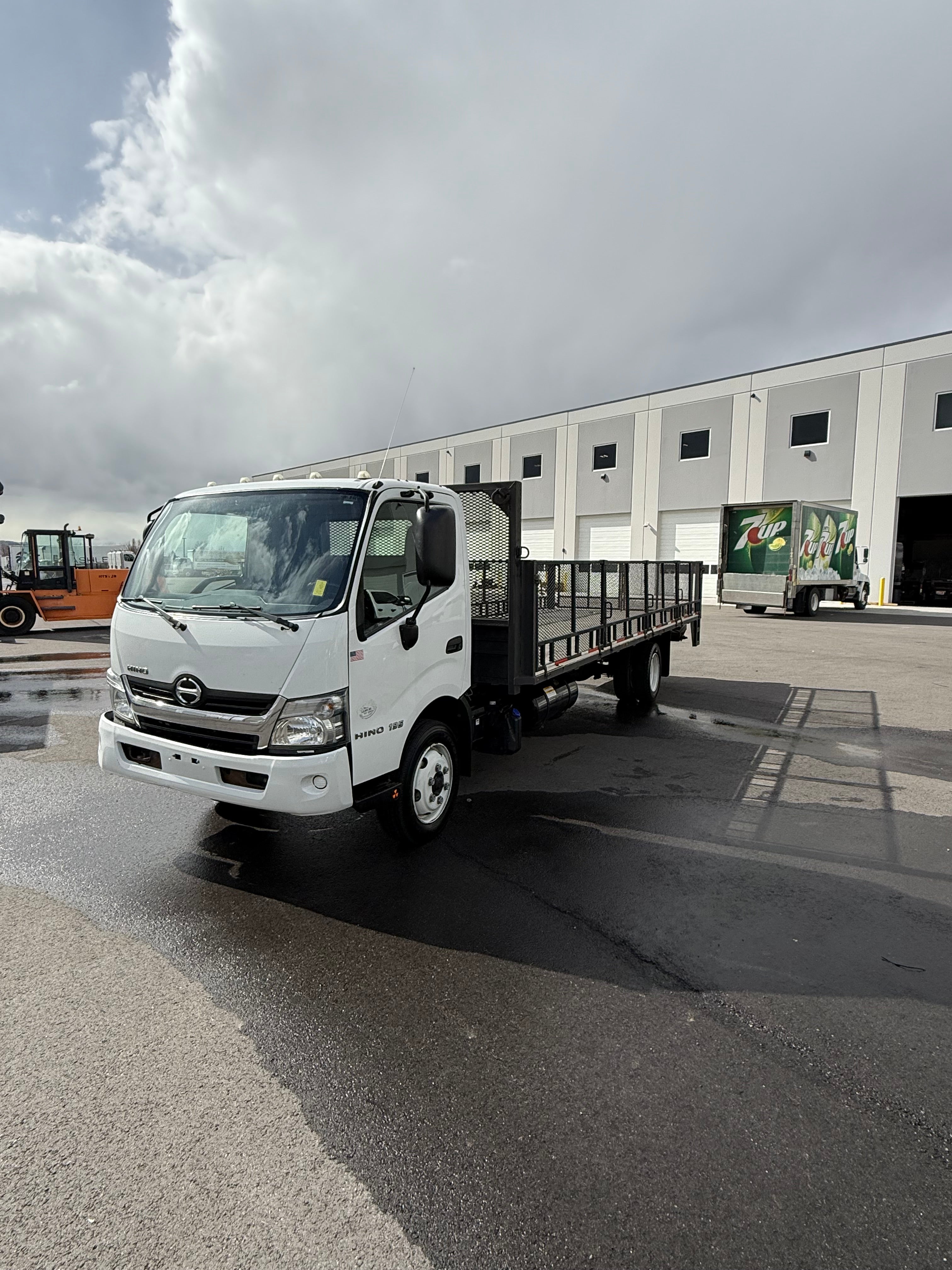 2020 Hino 195 22' Folding Sides Flatbed