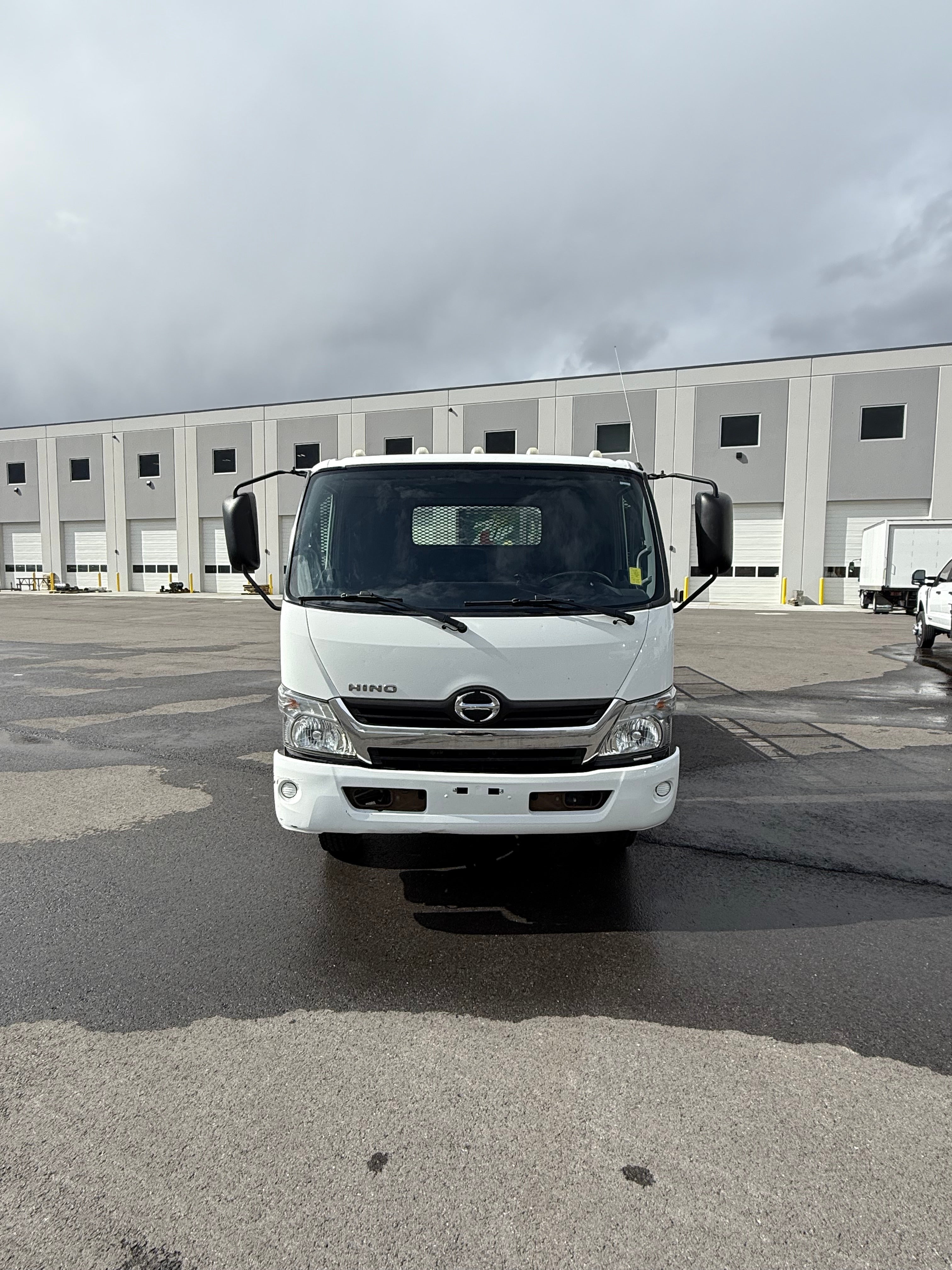 2020 Hino 195 22' Folding Sides Flatbed