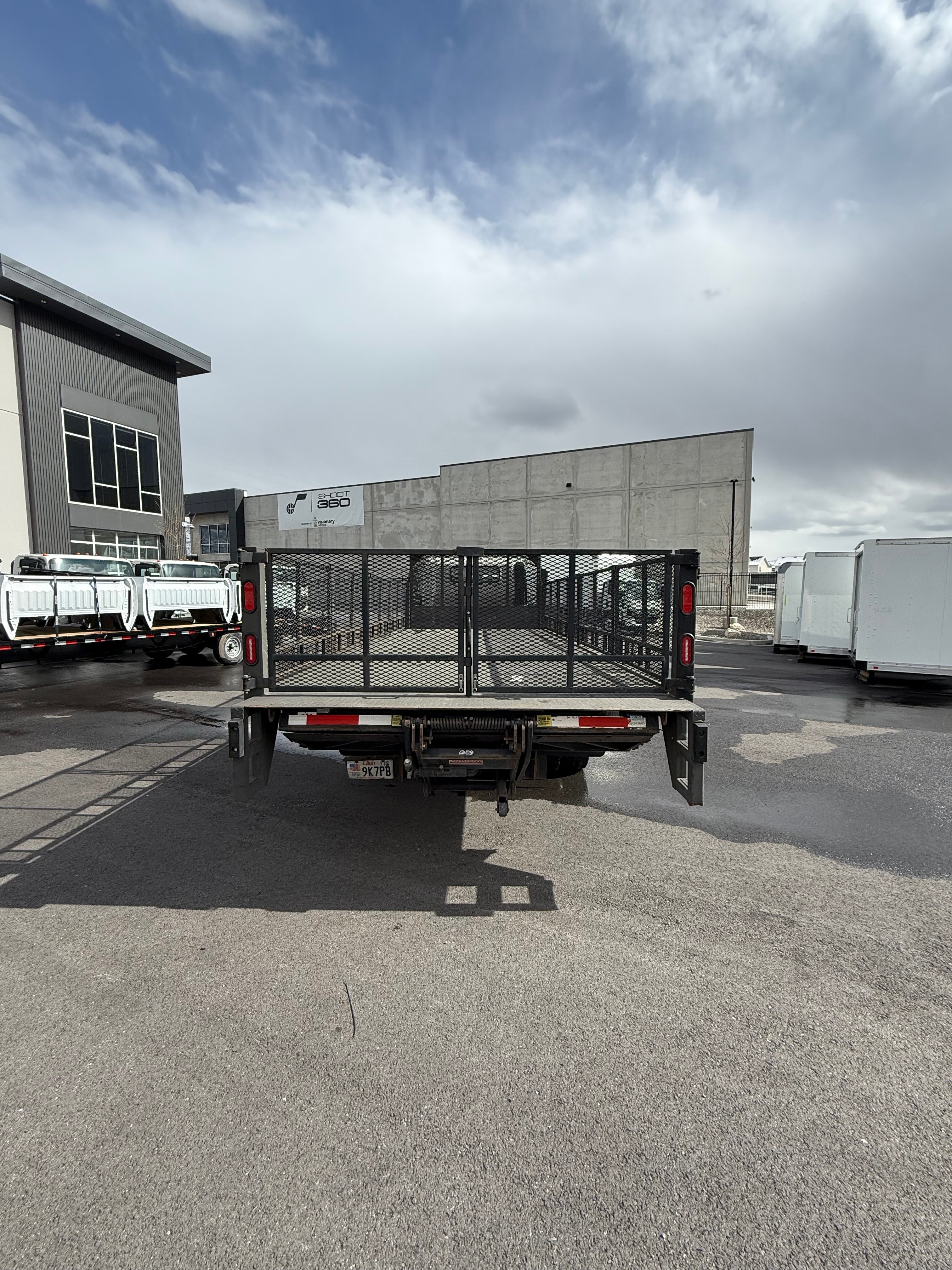 2020 Hino 195 22' Folding Sides Flatbed