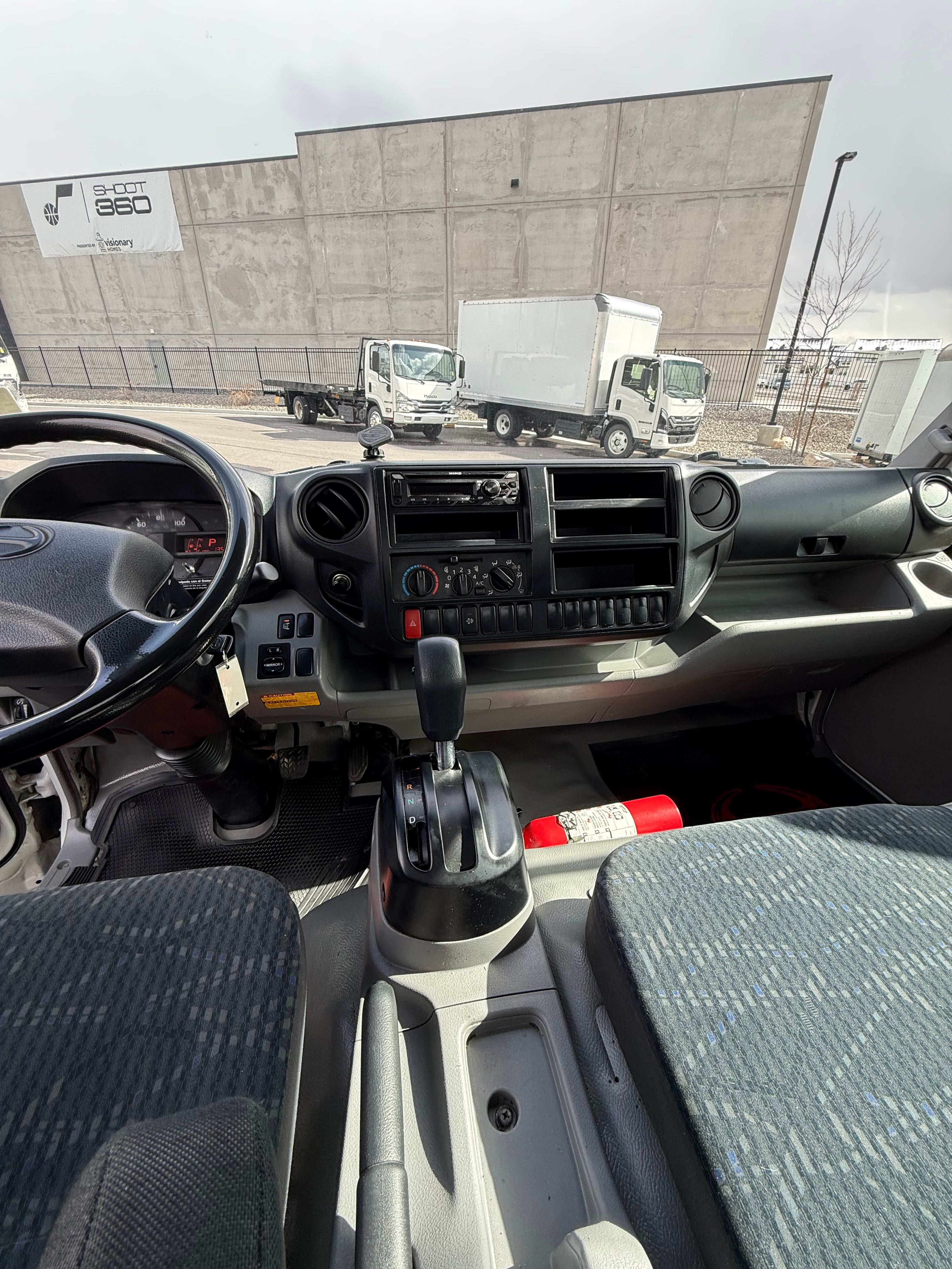 2020 Hino 195 22' Folding Sides Flatbed