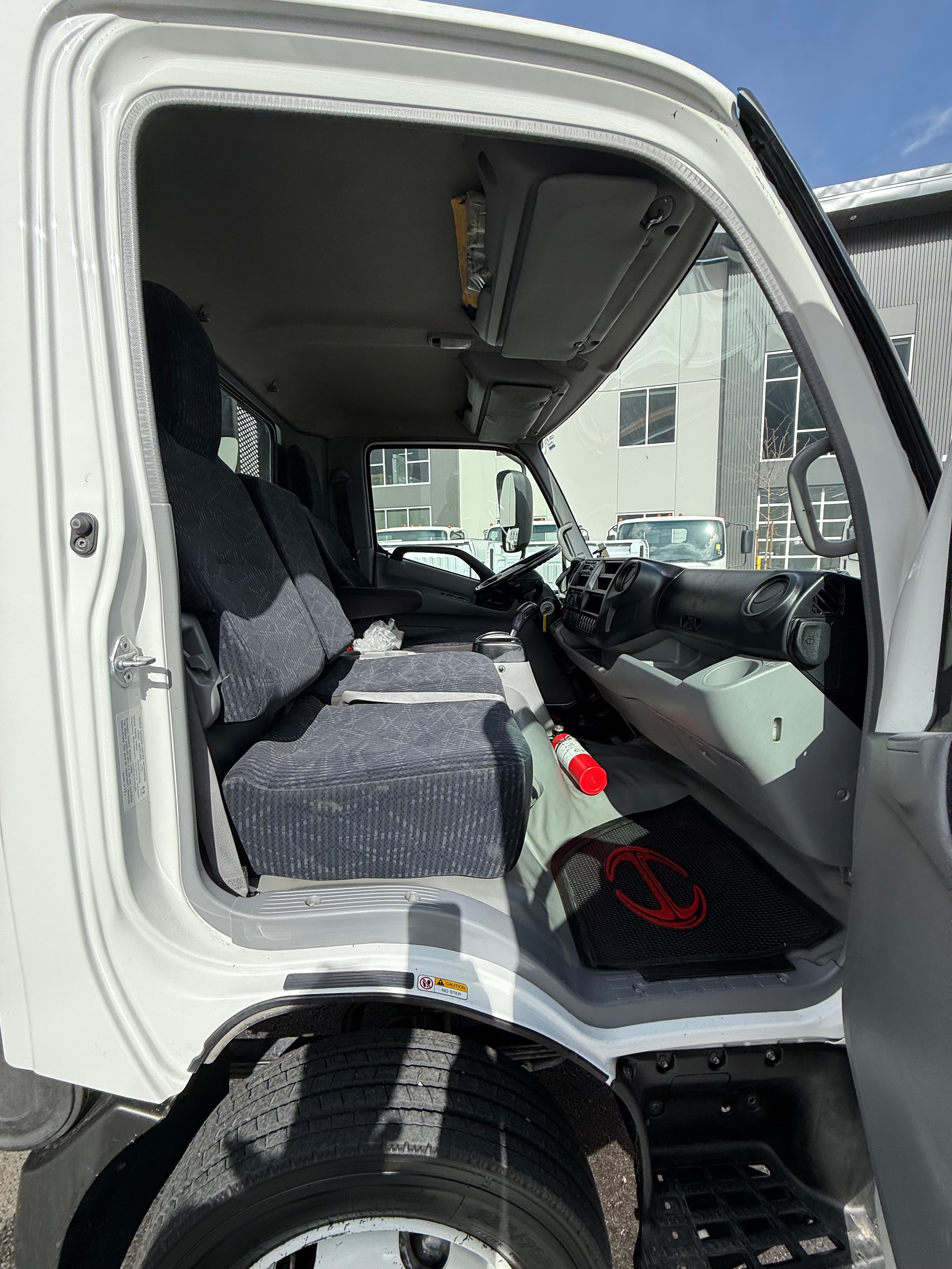 2020 Hino 195 22' Folding Sides Flatbed