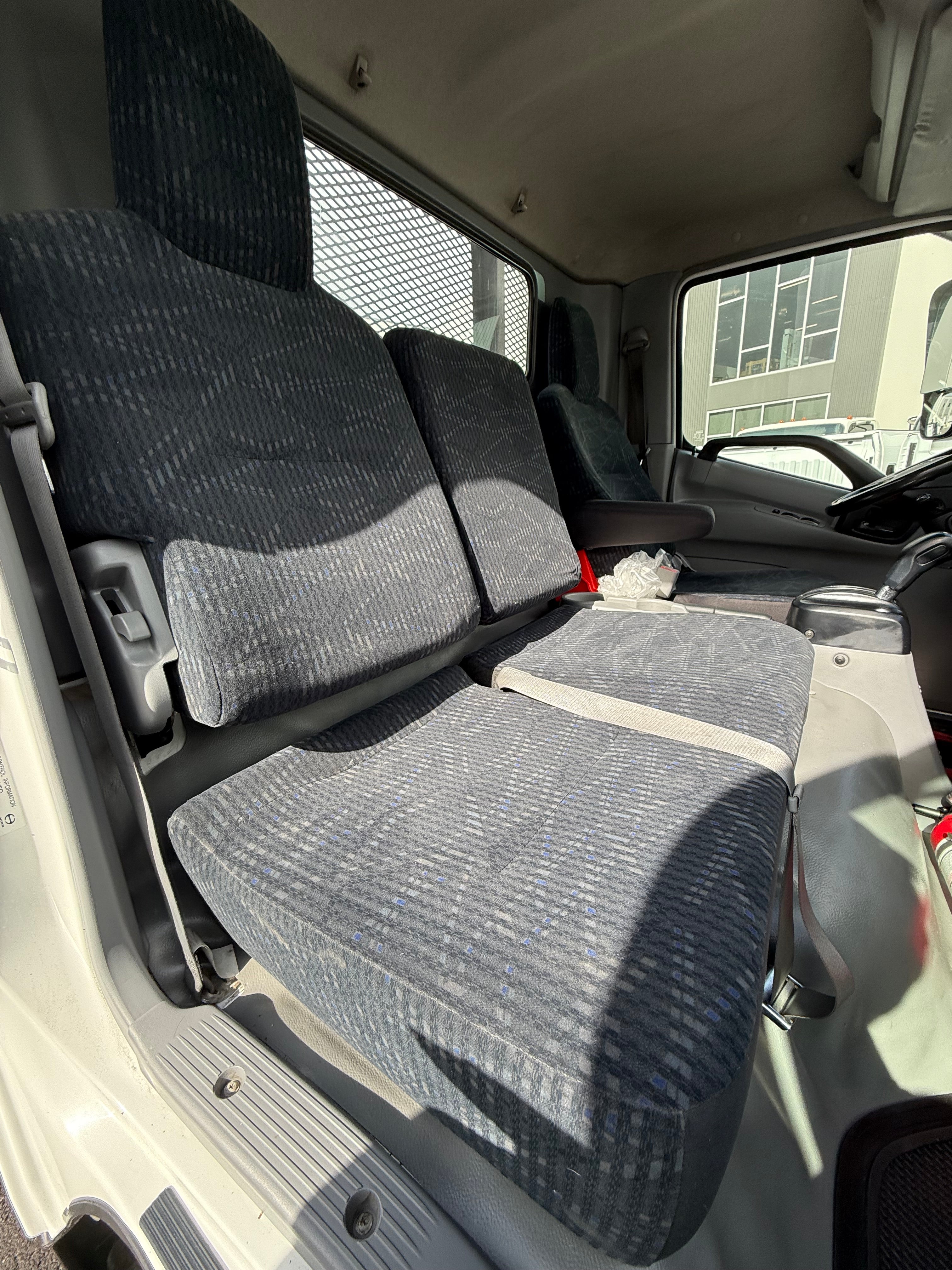 2020 Hino 195 22' Folding Sides Flatbed