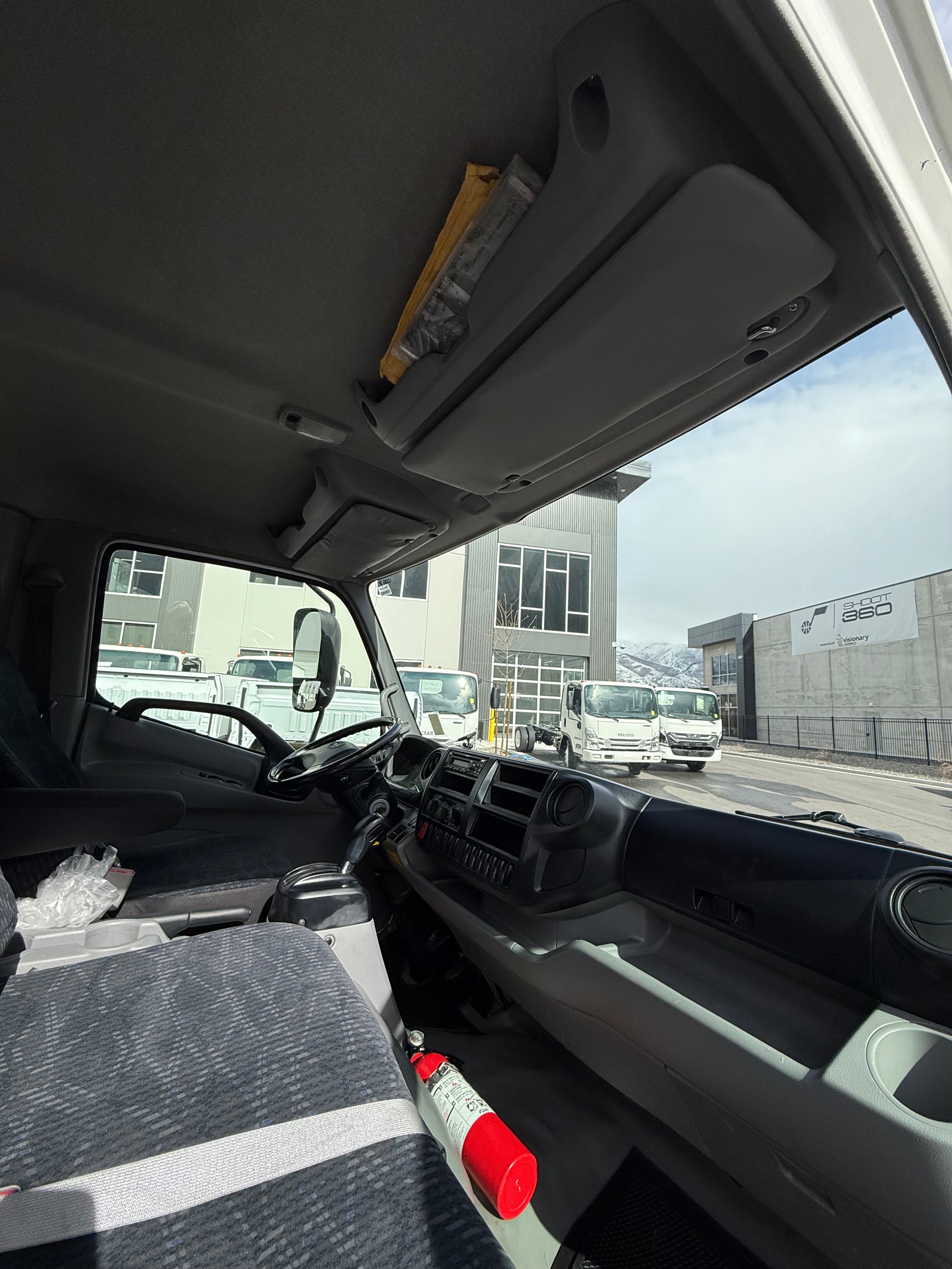 2020 Hino 195 22' Folding Sides Flatbed