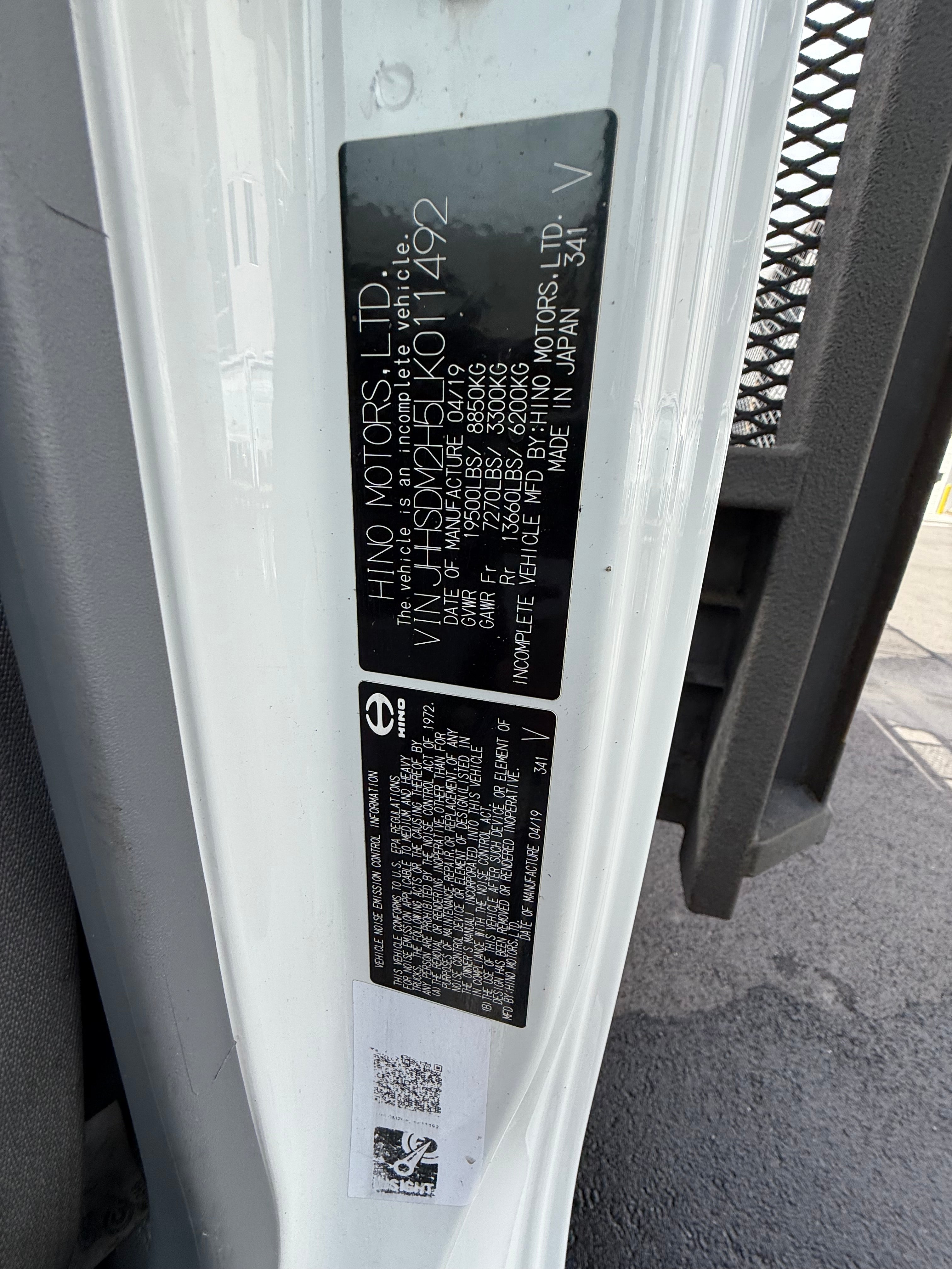 2020 Hino 195 22' Folding Sides Flatbed