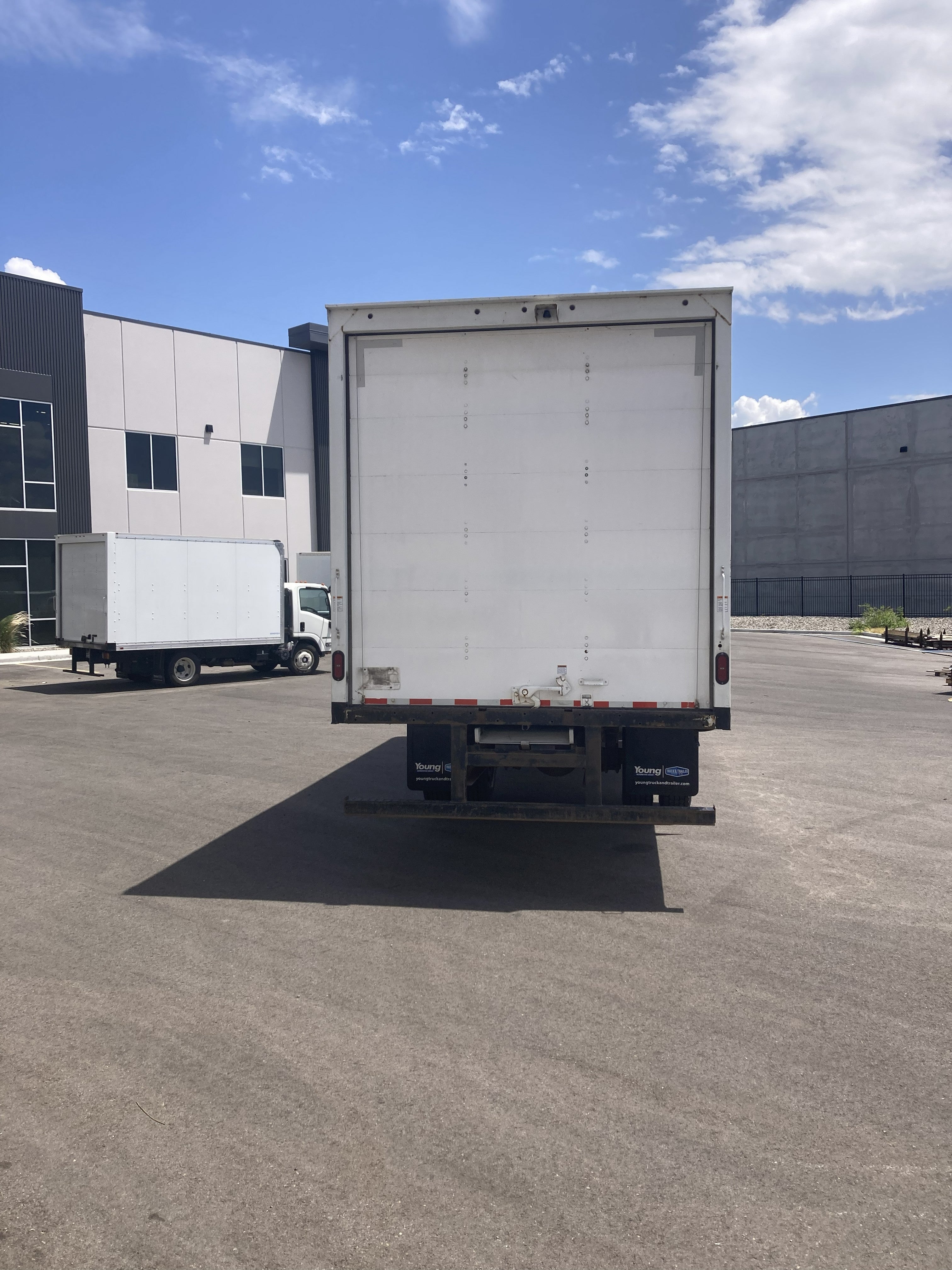 CERTIFIED USED 2020 ISUZU FTR 26' BOX TRUCK