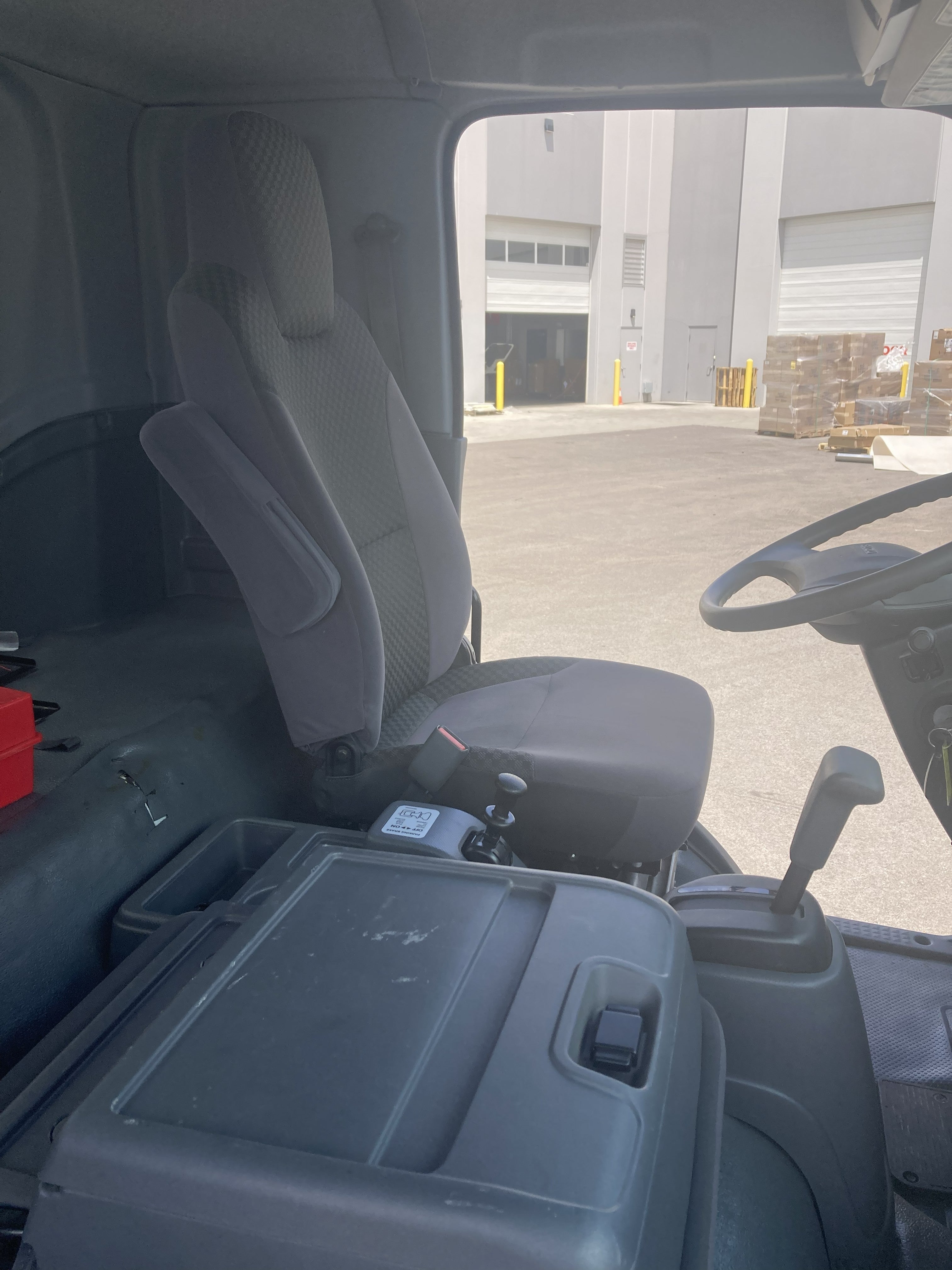 CERTIFIED USED 2020 ISUZU FTR 26' BOX TRUCK