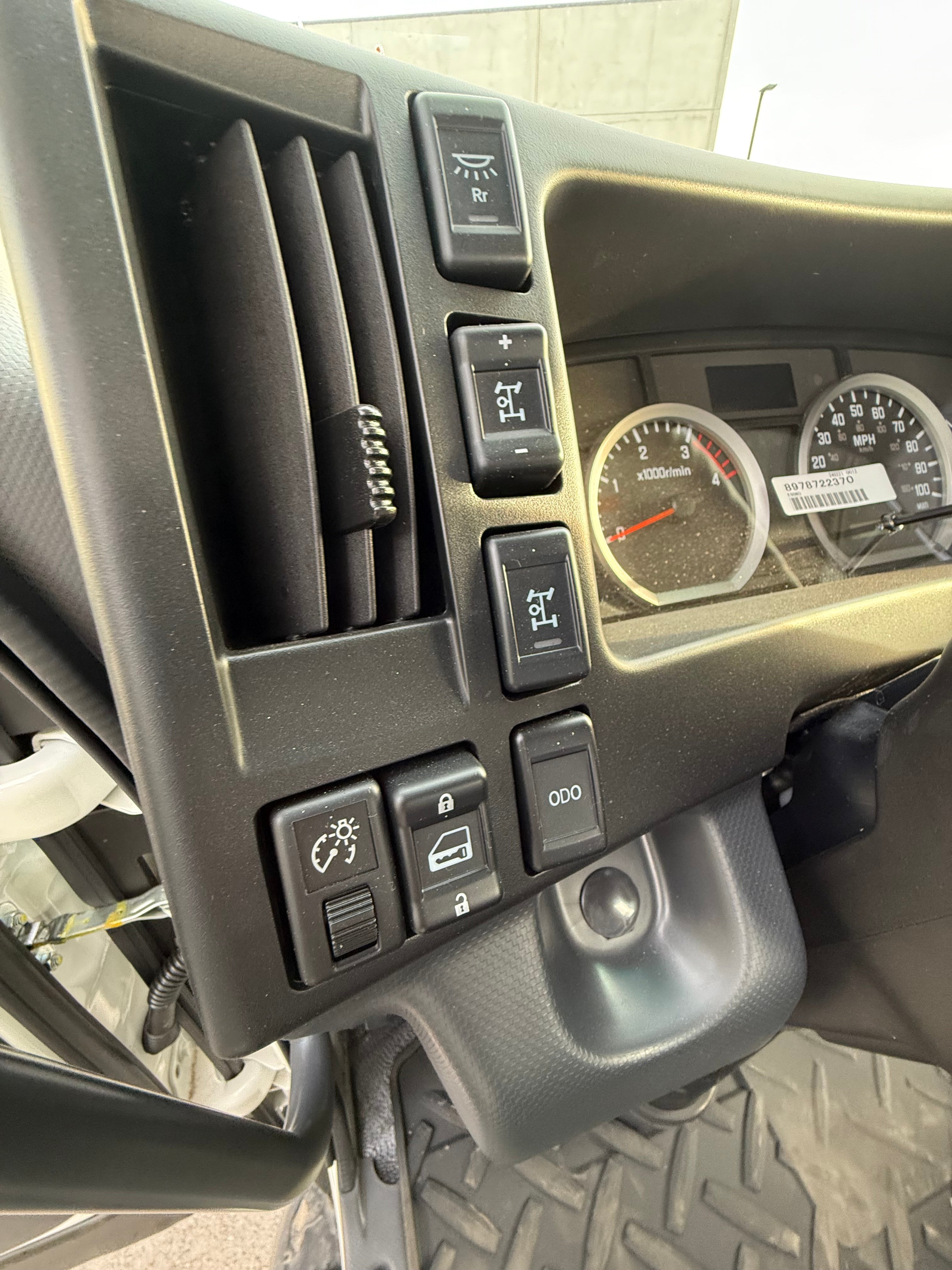 2025 Isuzu FTR Diesel 26' Box Truck