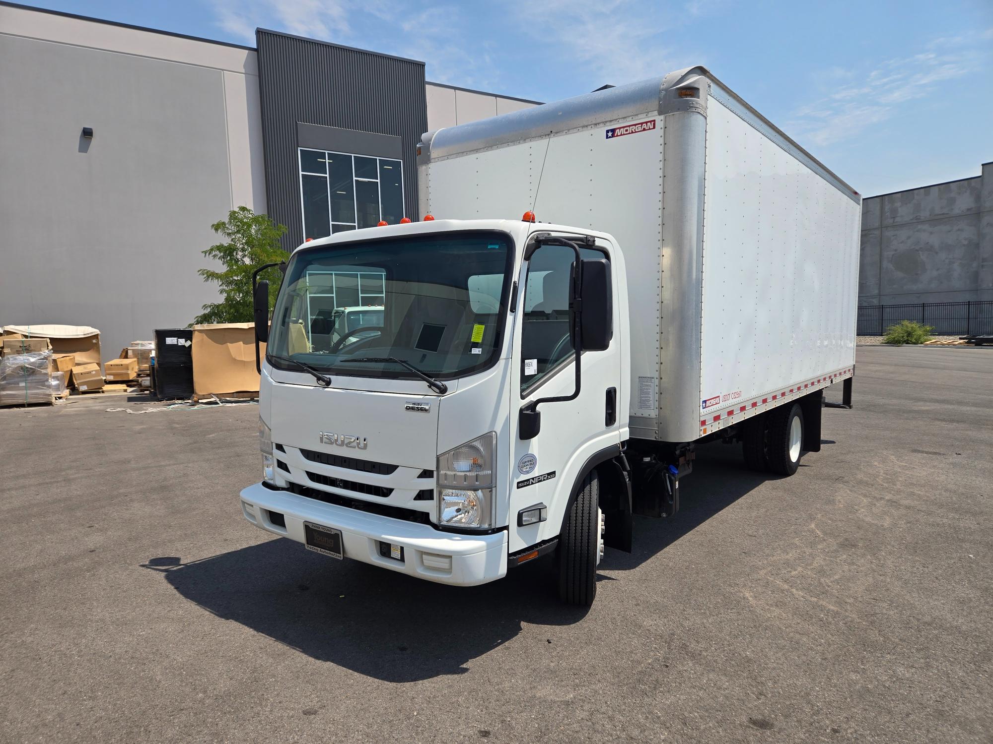 USED 2017 ISUZU NPRXD 20' BOX TRUCK