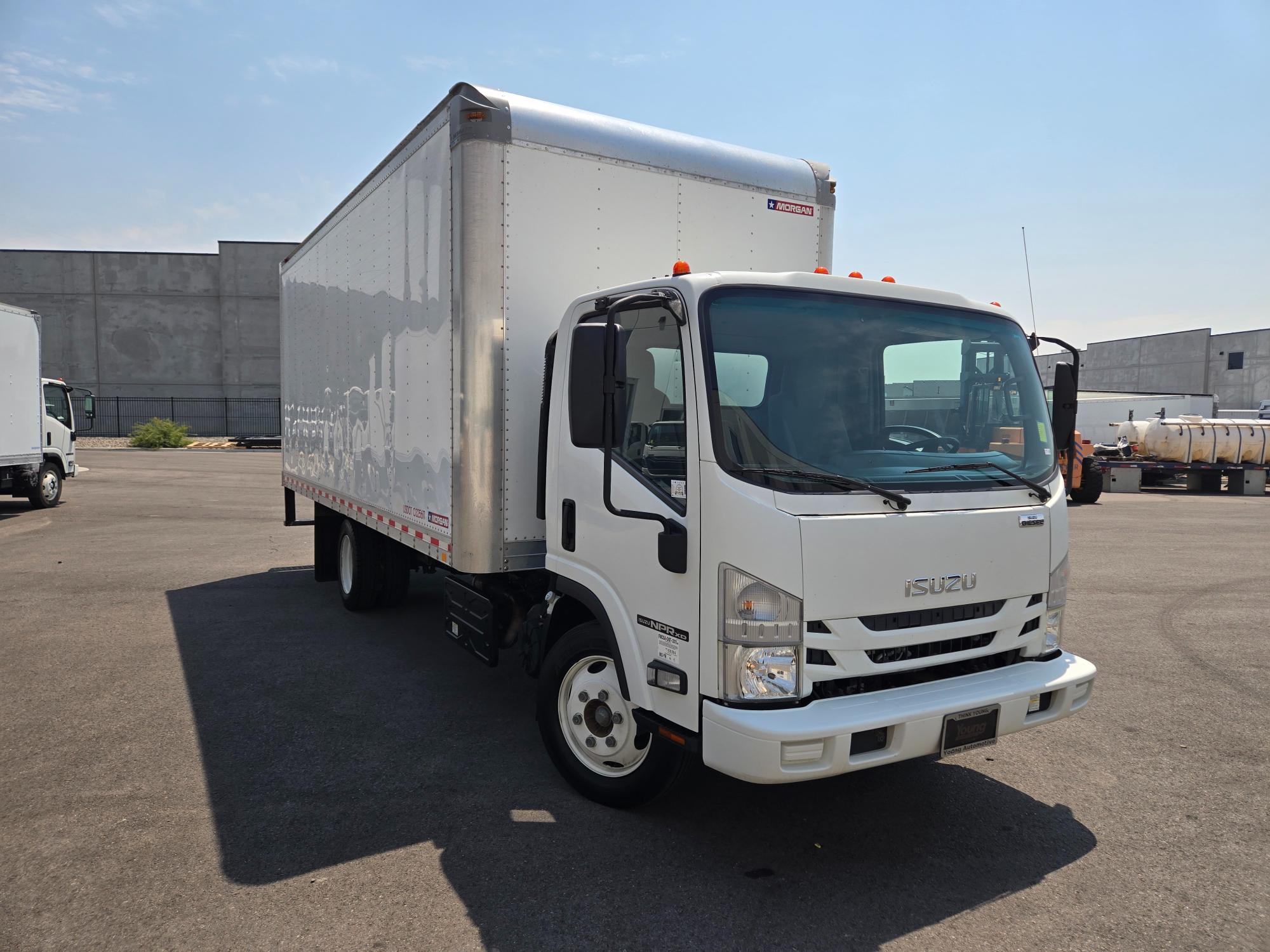 USED 2017 ISUZU NPRXD 20' BOX TRUCK
