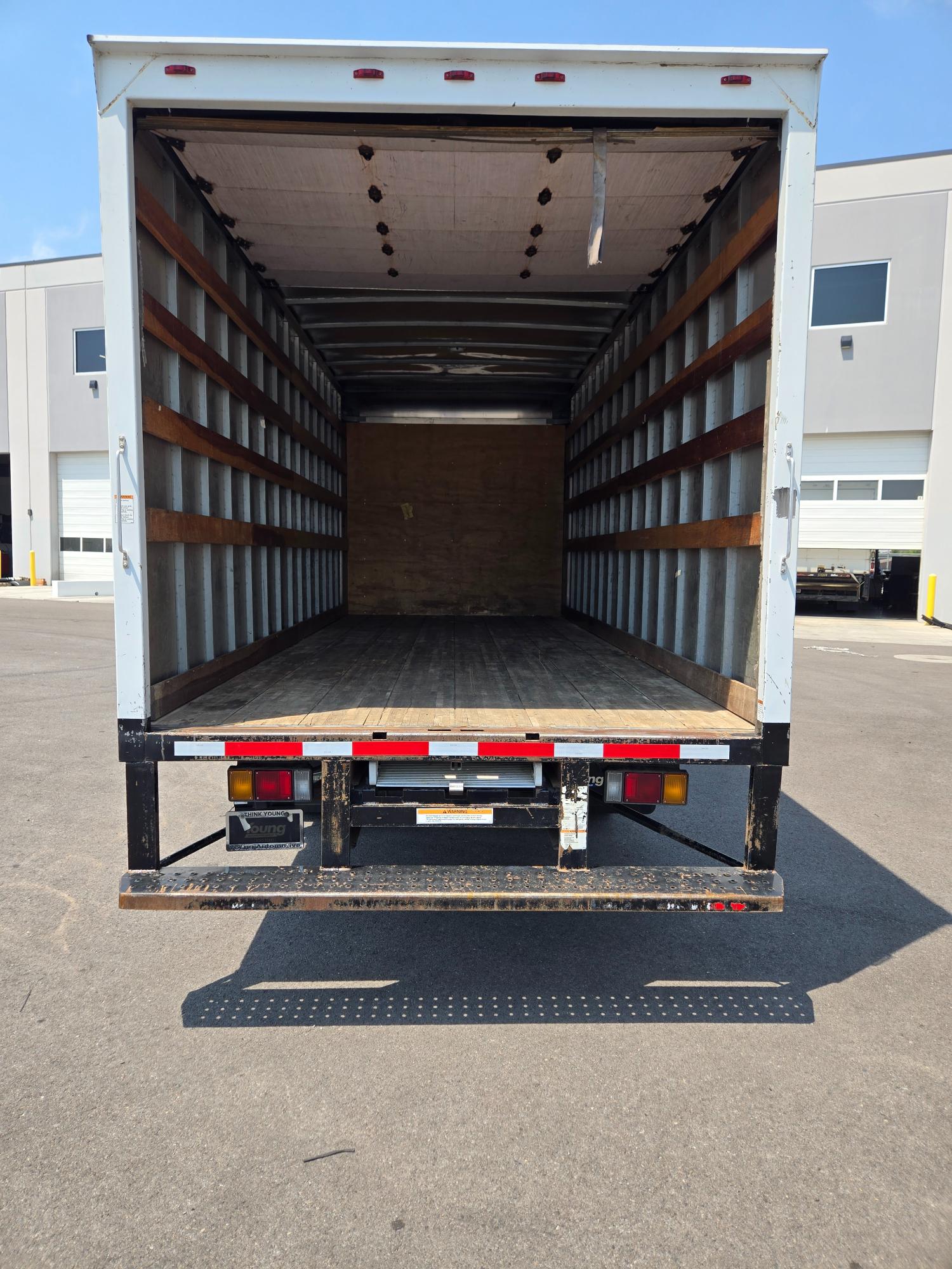 USED 2017 ISUZU NPRXD 20' BOX TRUCK