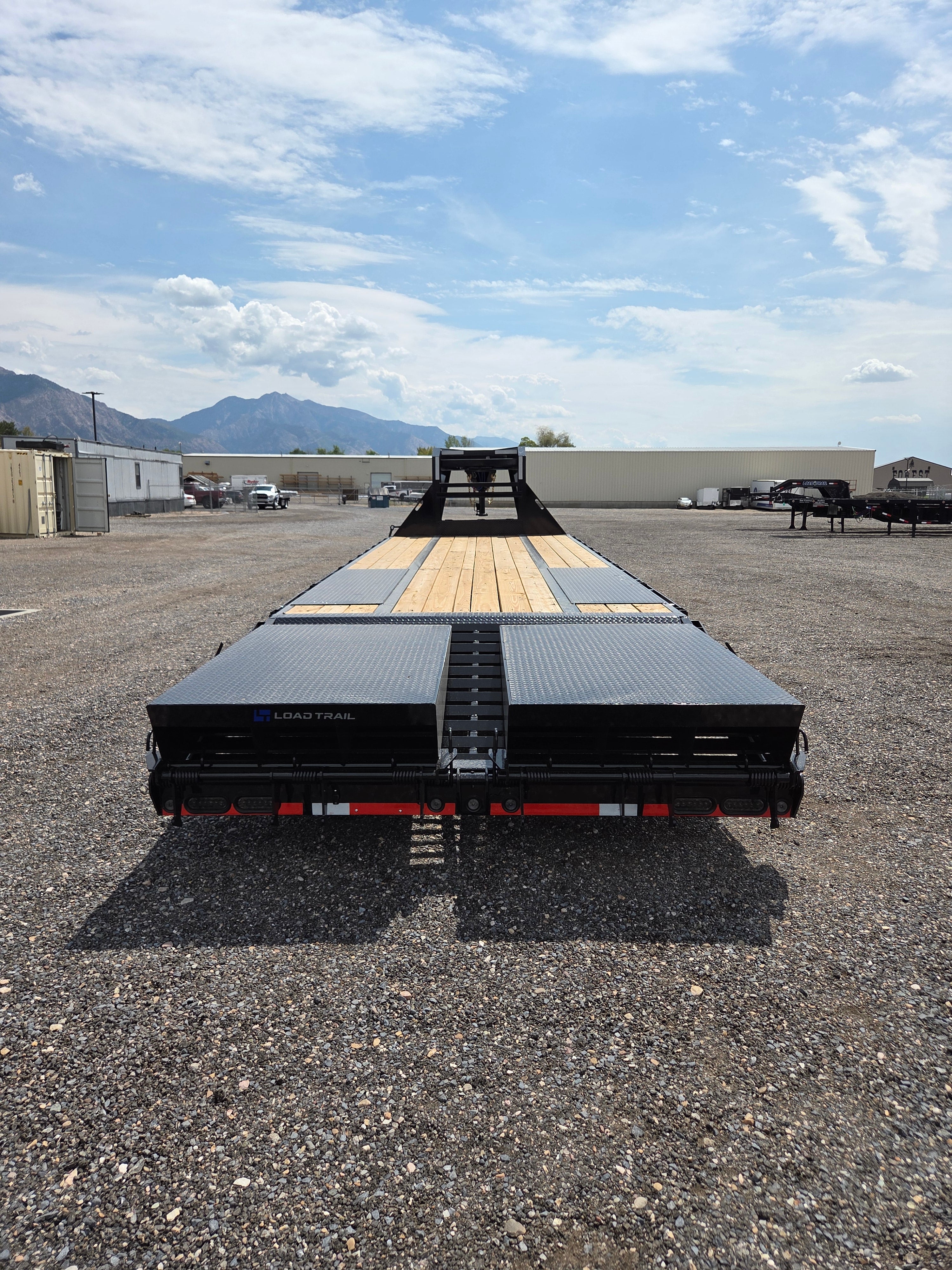 Loadtrail 28' Low-Pro Gooseneck