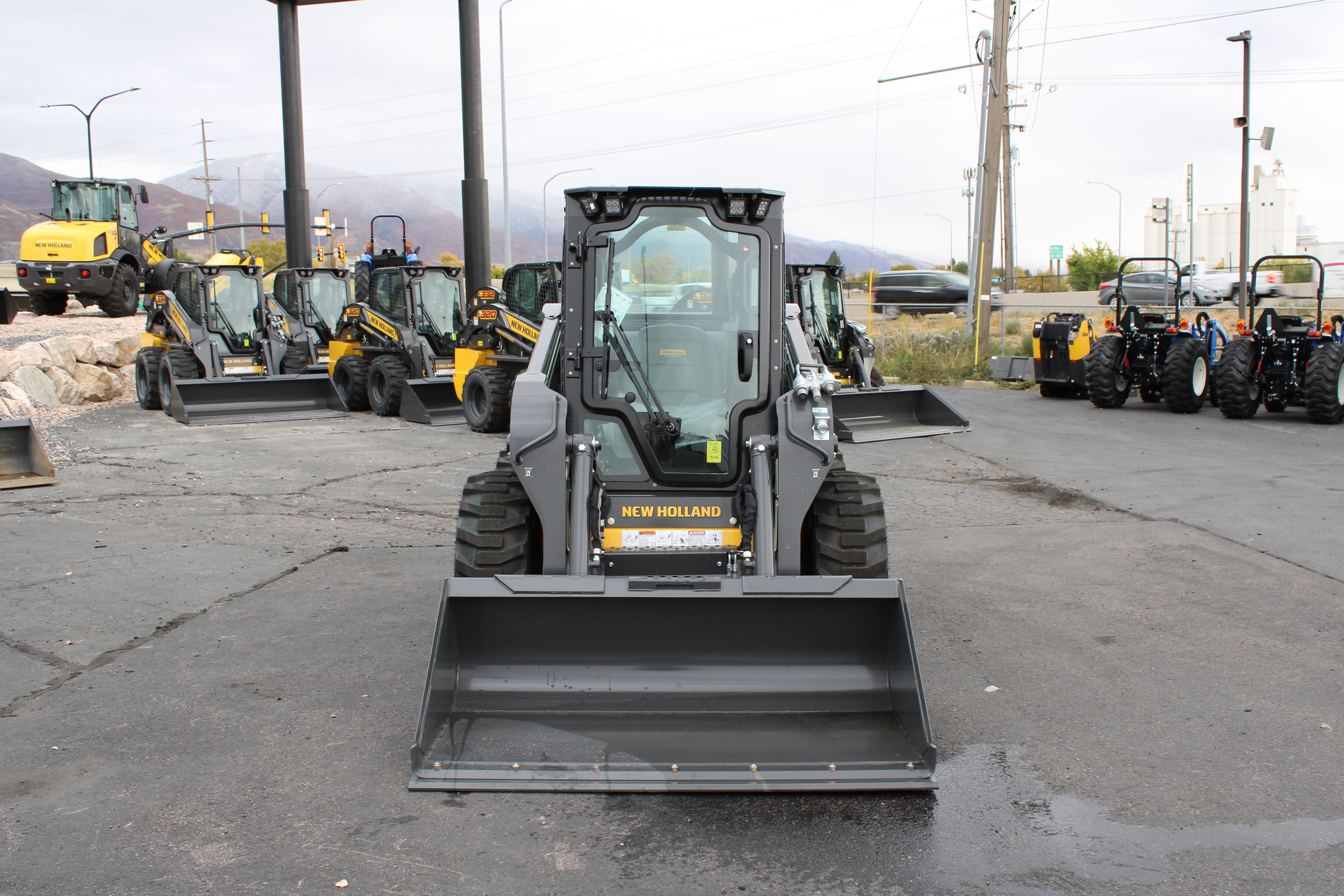 2024 New Holland Skidsteer L320