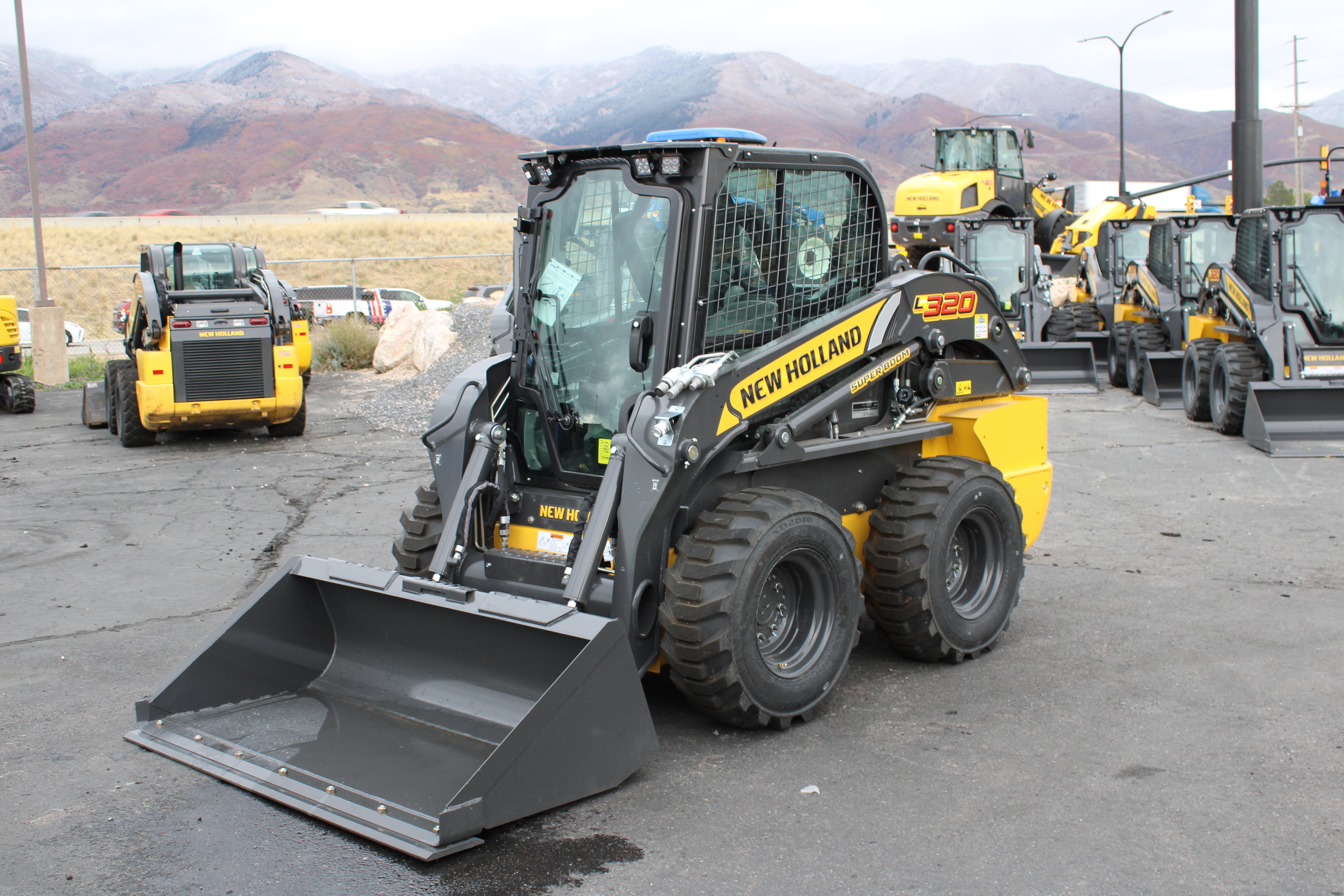 2024 New Holland Skidsteer L320