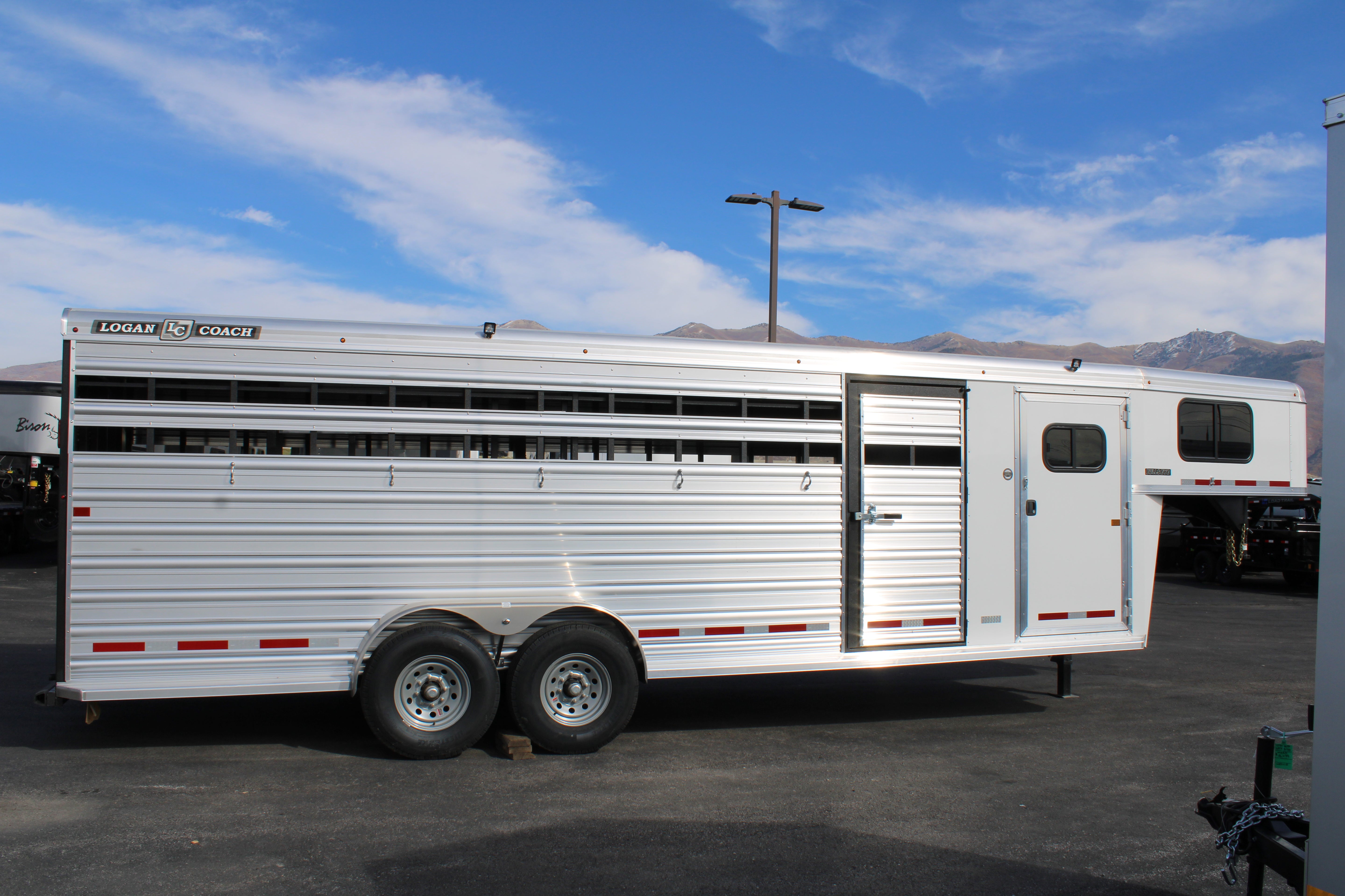 Logan Coach 24' Bullseye Trailer