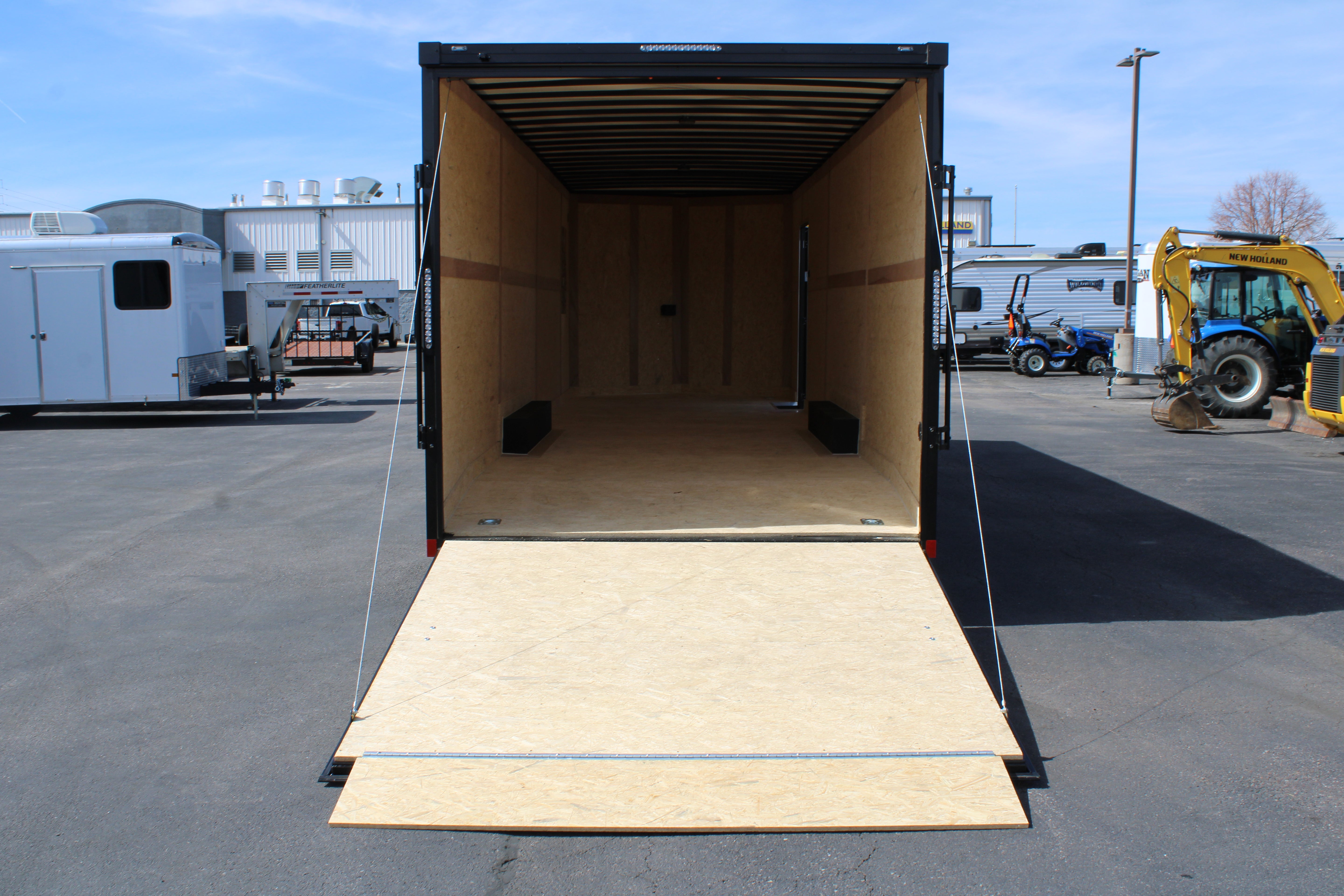 Wells Cargo 28' Road Force